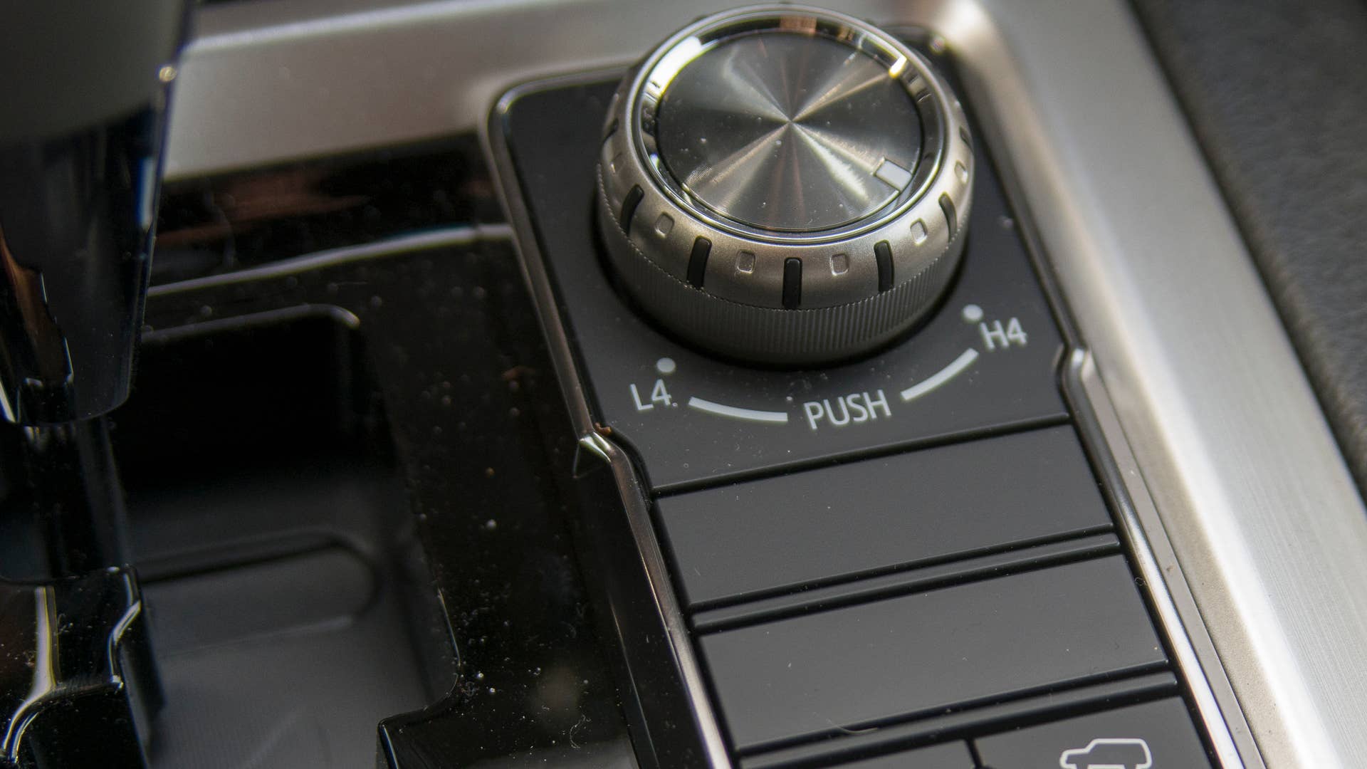 toyota land cruiser controls offroad suv 2016