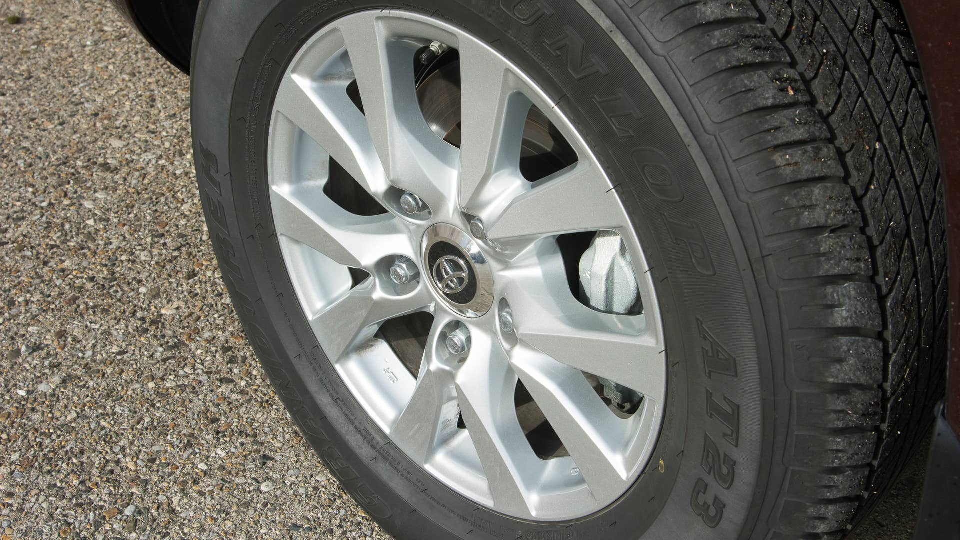 wheel tire toyota land cruiser dunlop
