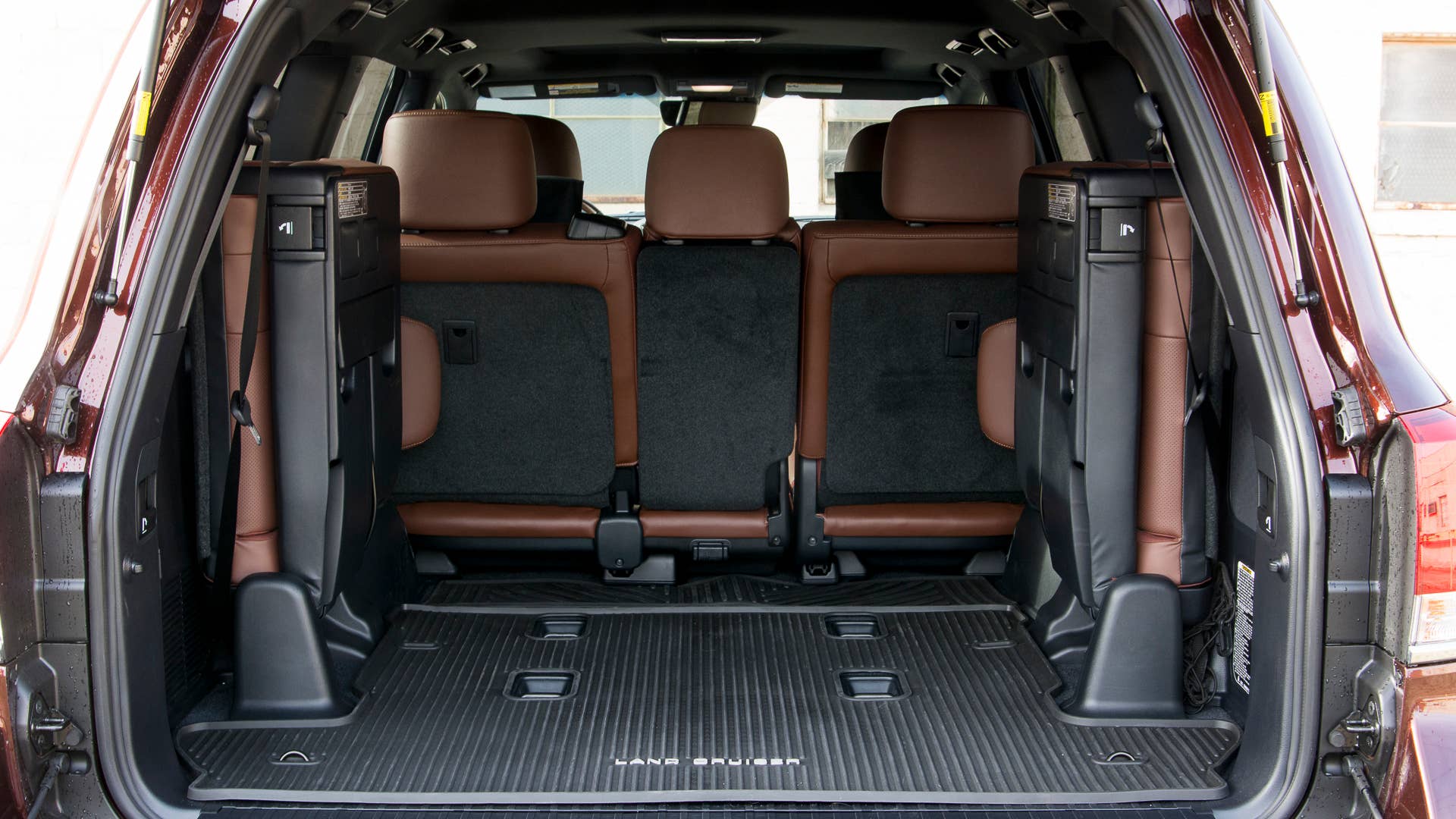 2016 toyota land cruiser trunk backseats