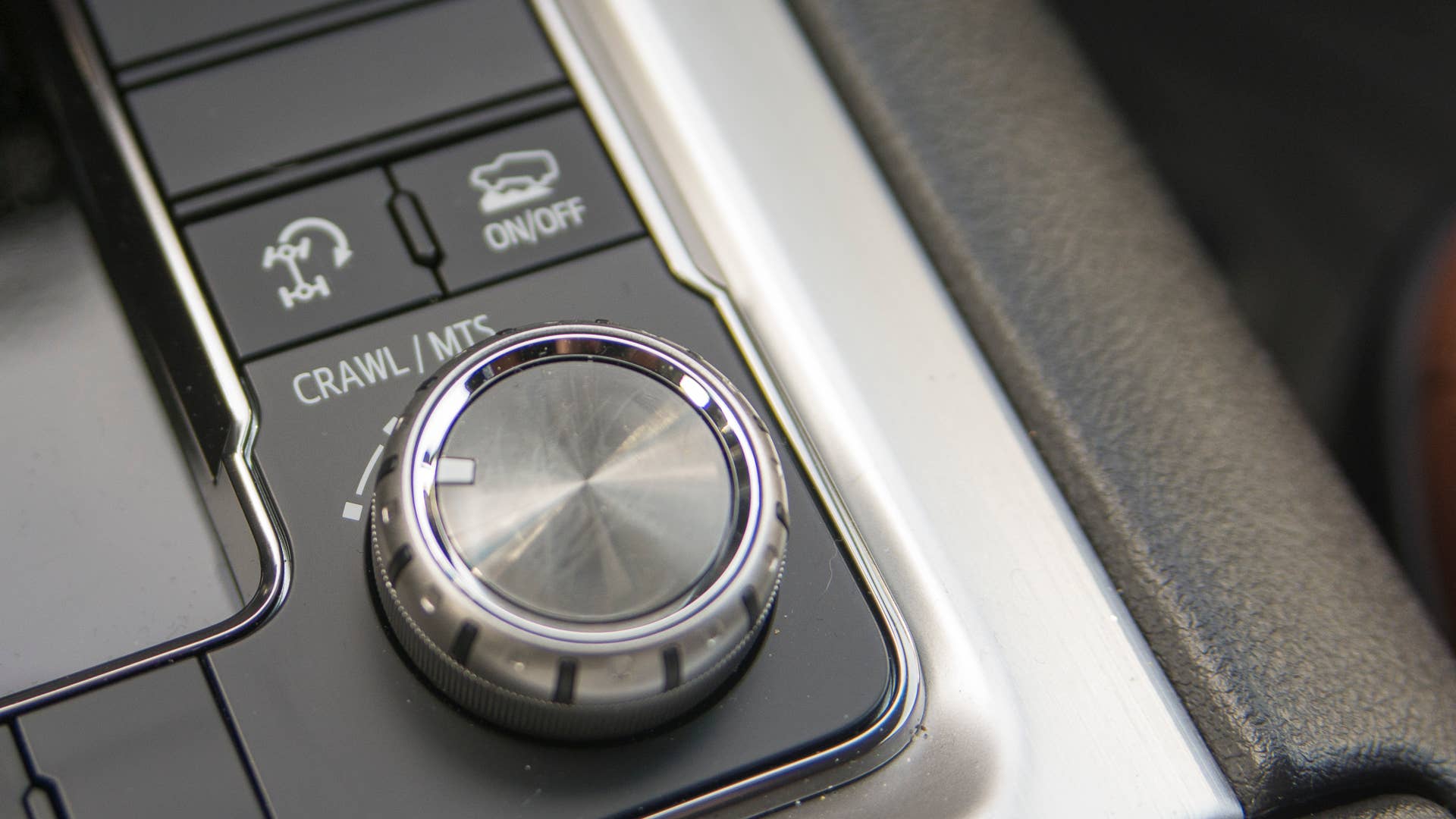 2016 toyota land cruiser offroad