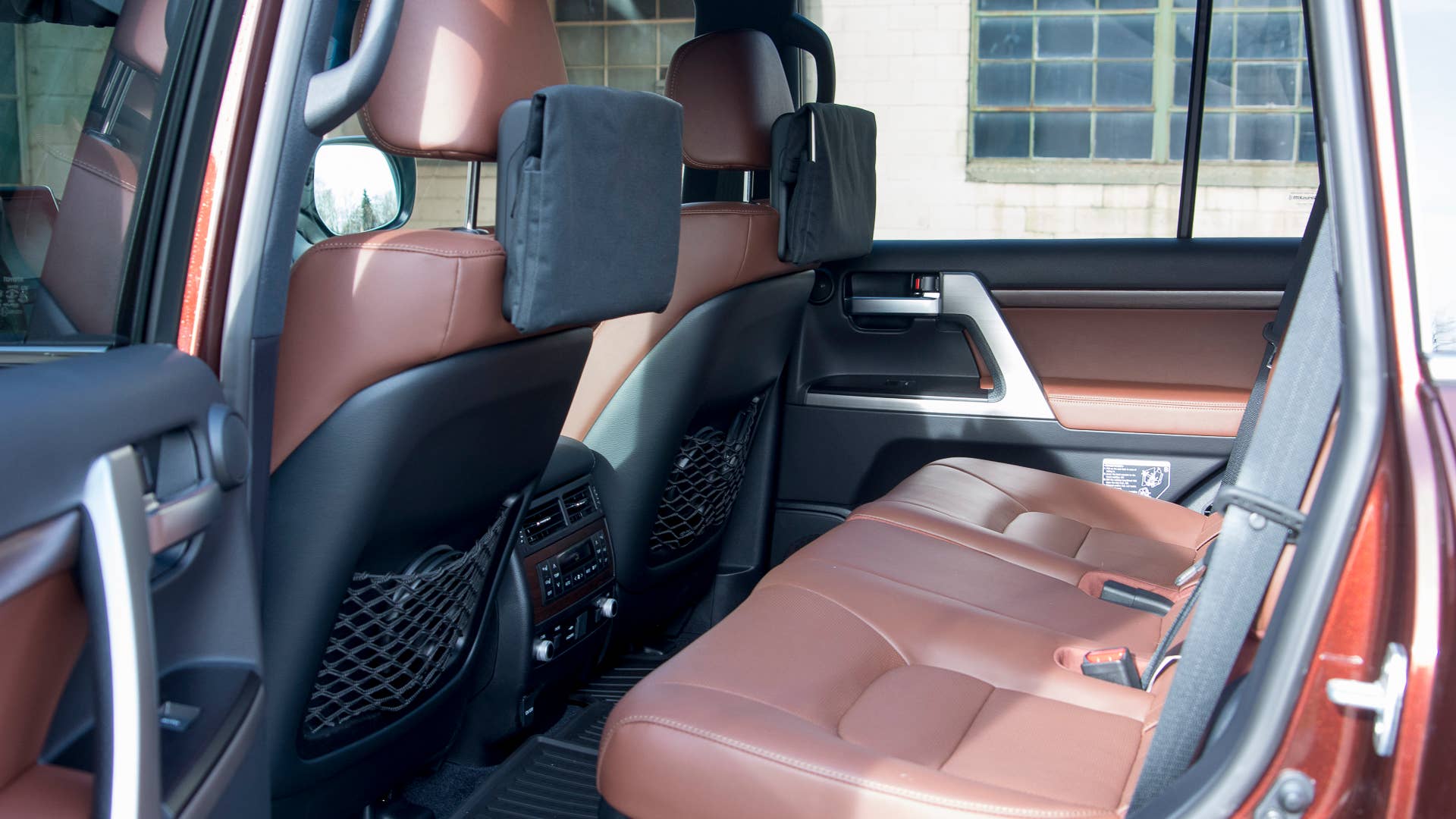2016 land cruiser toyota backseats