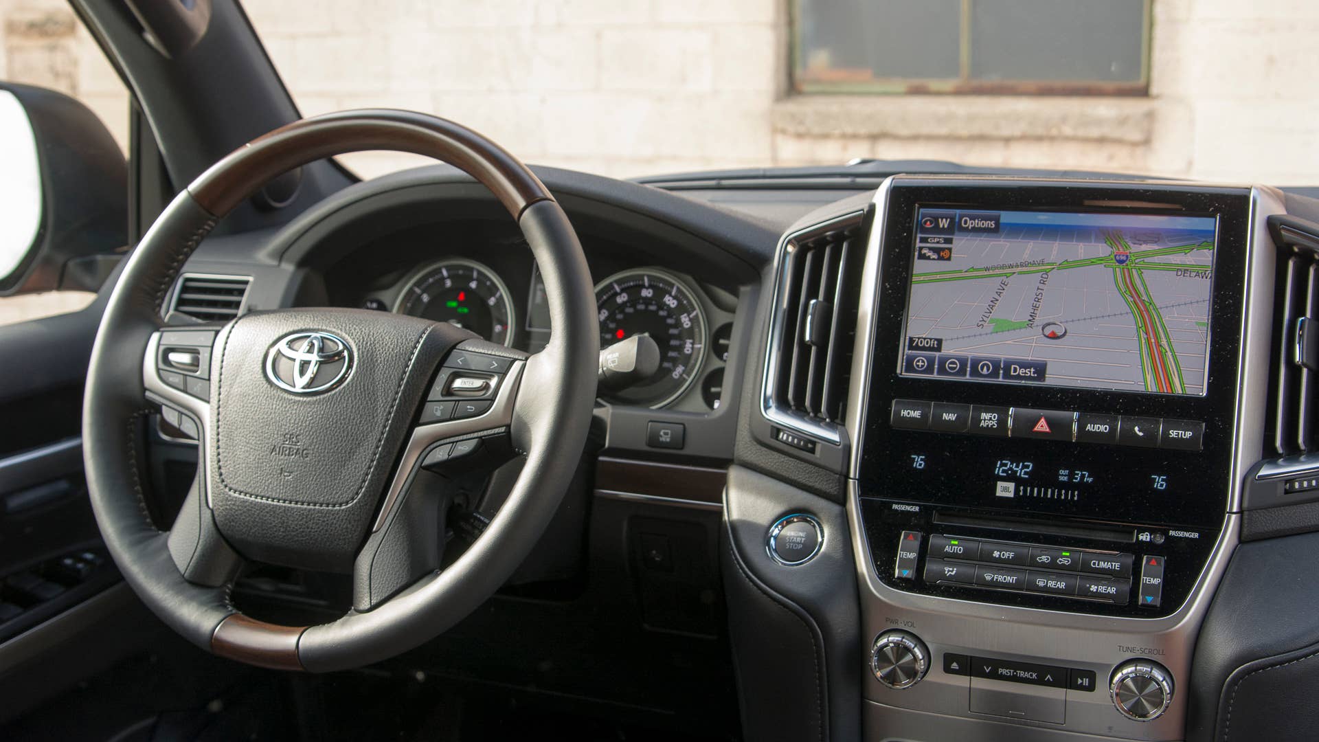 2016 toyota land cruiser cabin dash navigation