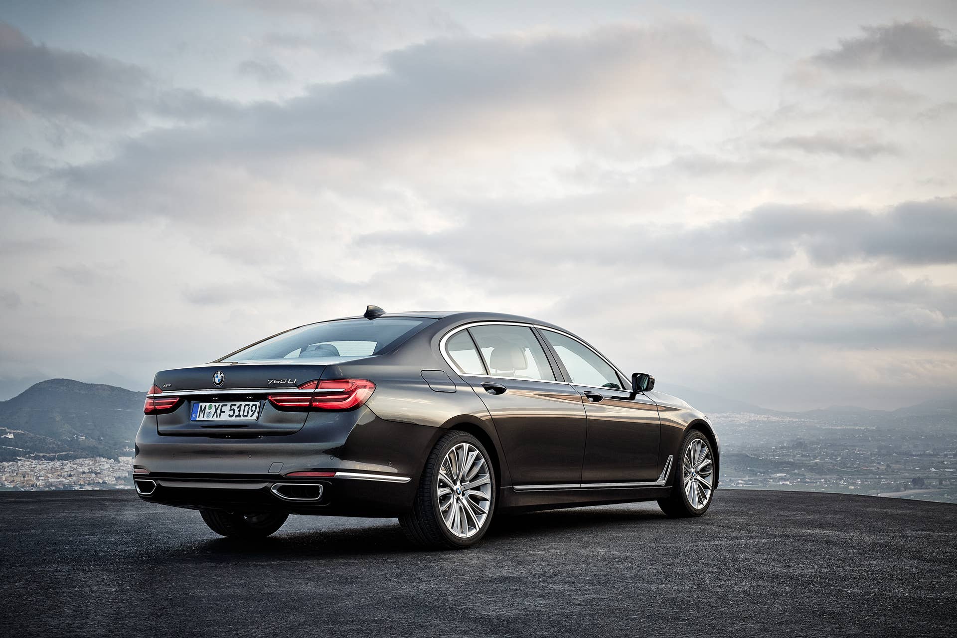 bmw 7 series taillights back angle parked