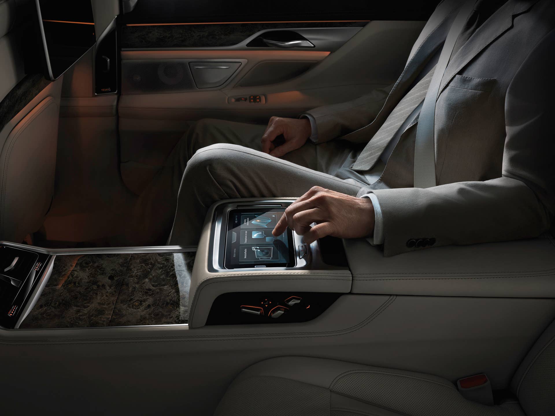 touchscreen bmw 7 series 2016 backseat