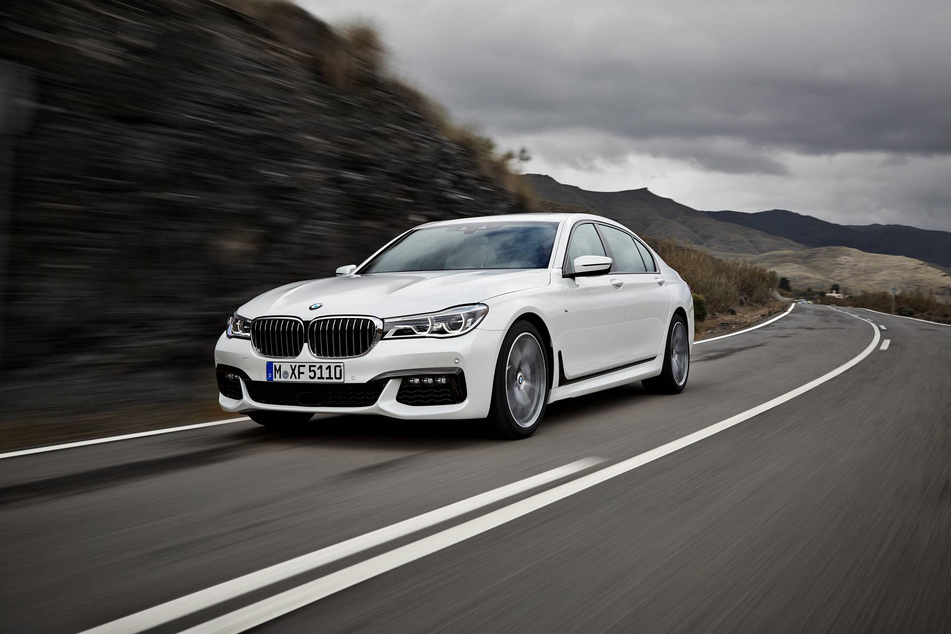 bmw turn action speed 7 series 2016