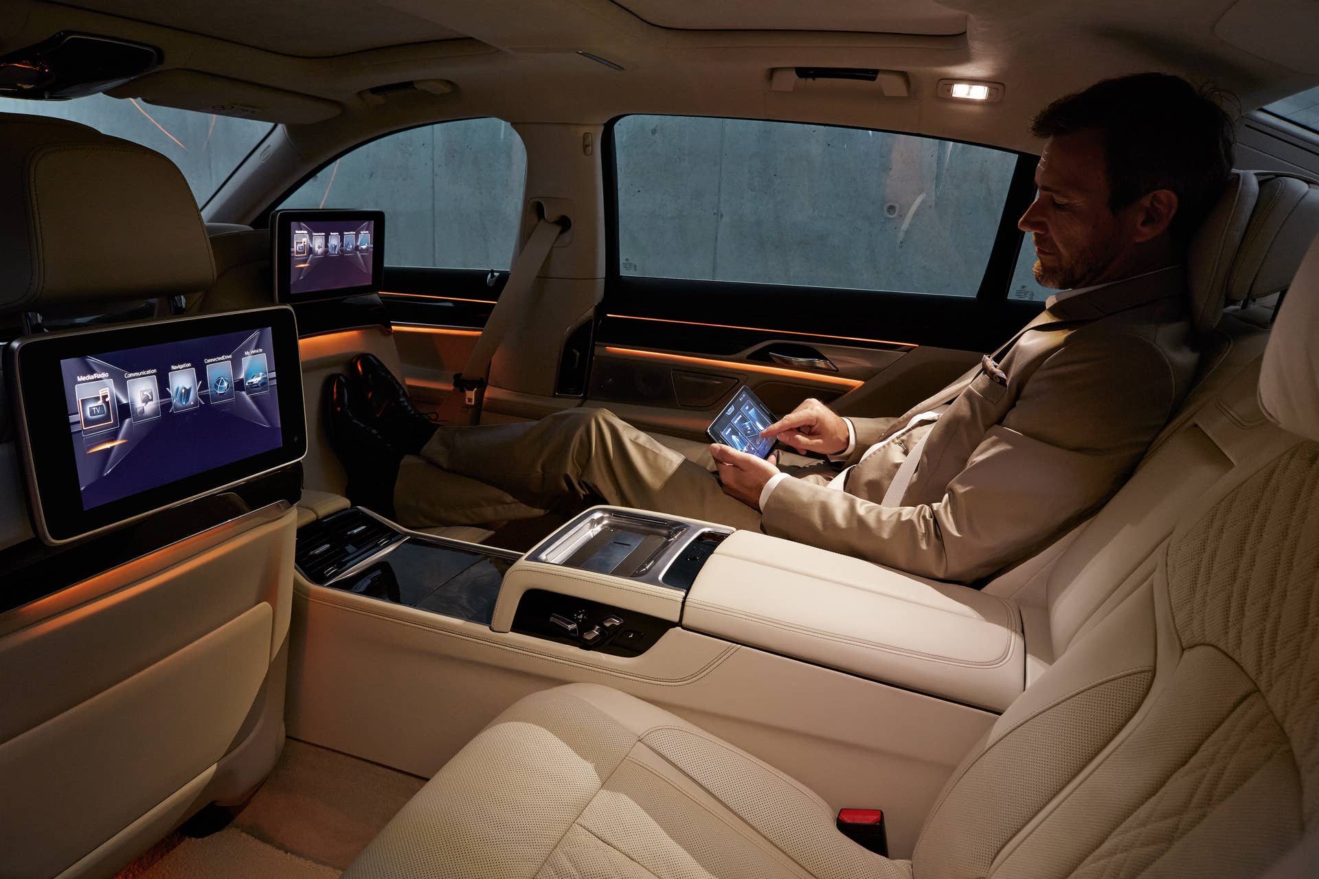 cabin ottoman bmw 7 series screens