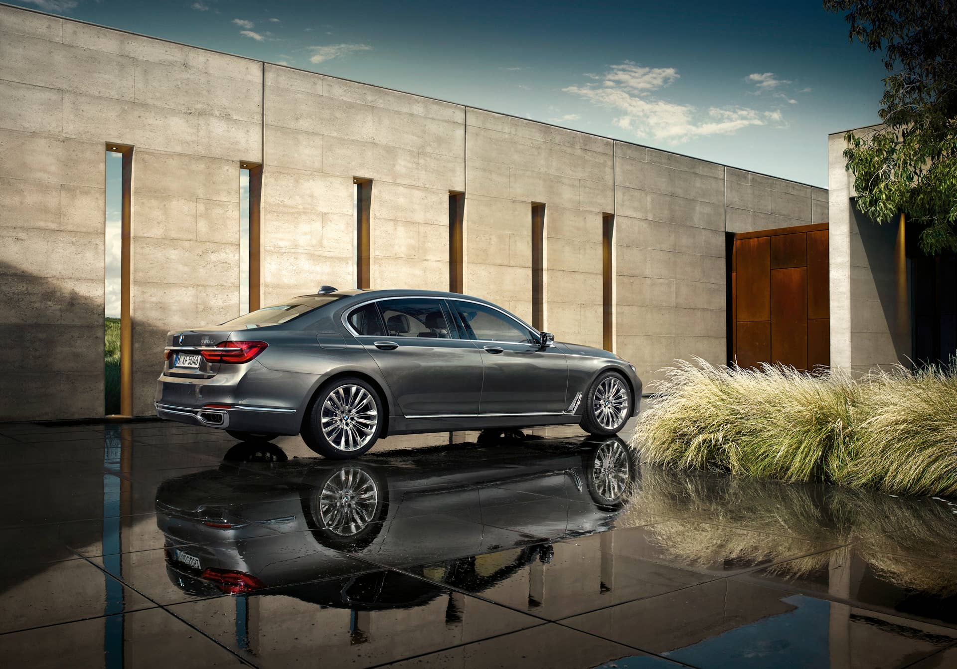 garden 2016 bmw 7 series parked back