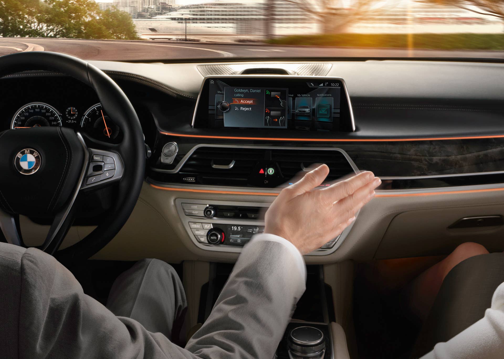 gesture control 7 series bmw 2016