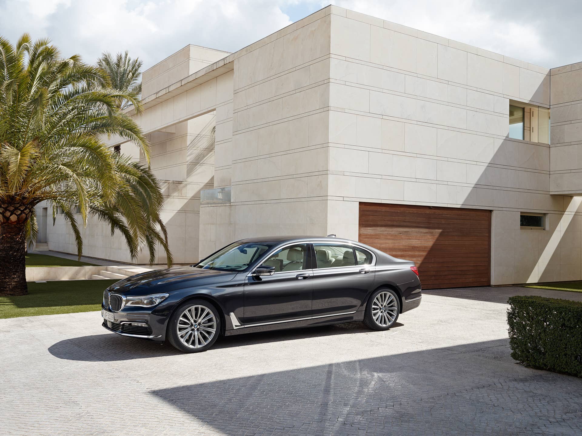 7 series bmw house garage parked