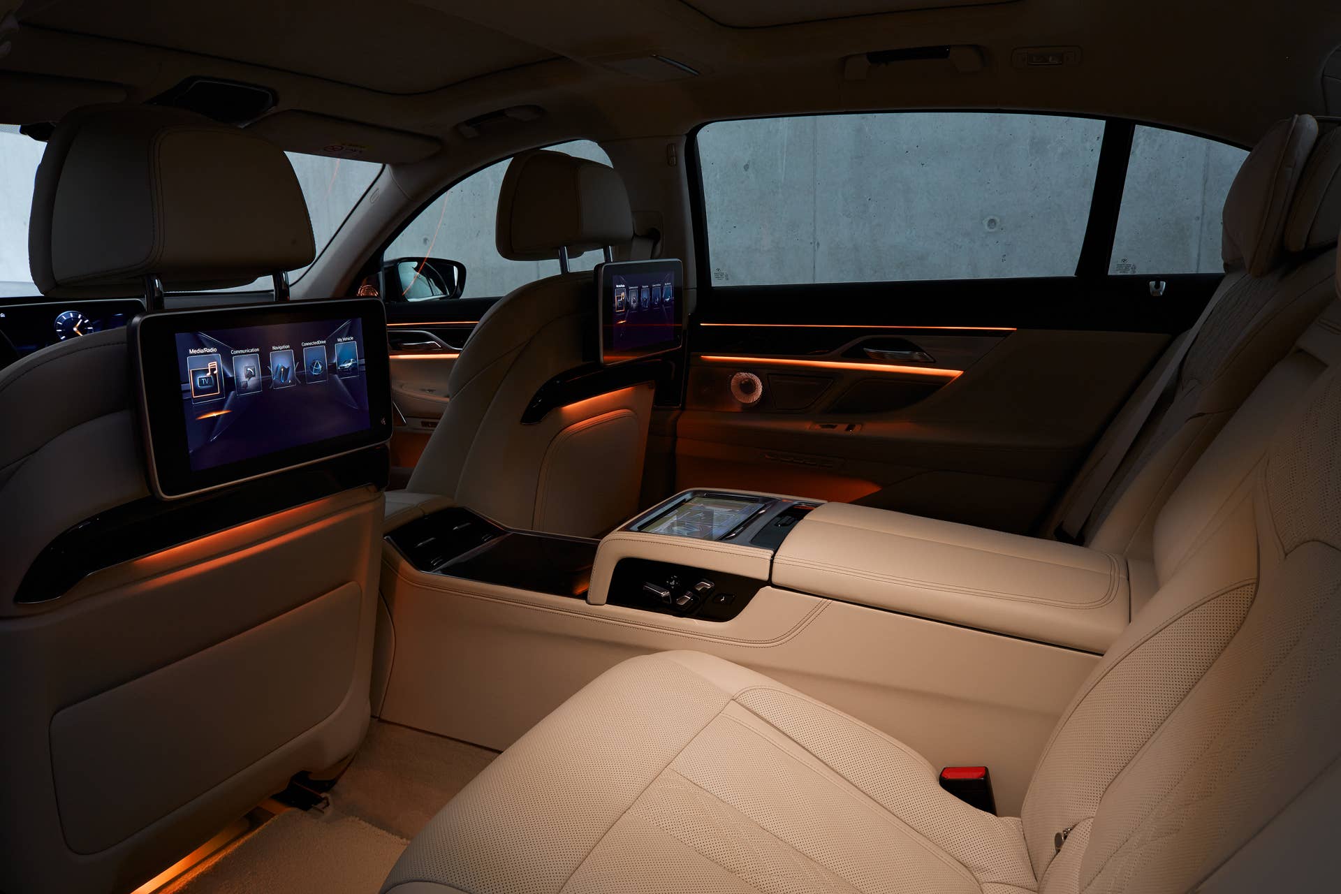 led dark screens 7 series bmw