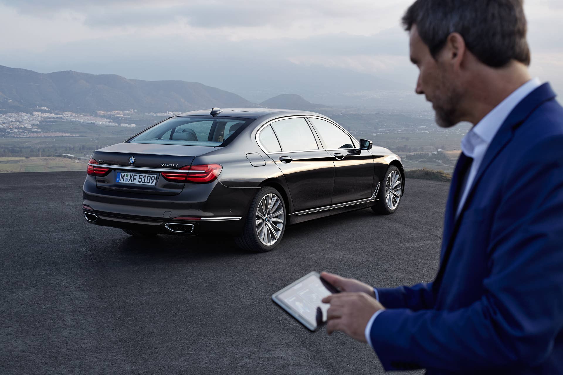 bmw man table 7 series 2016