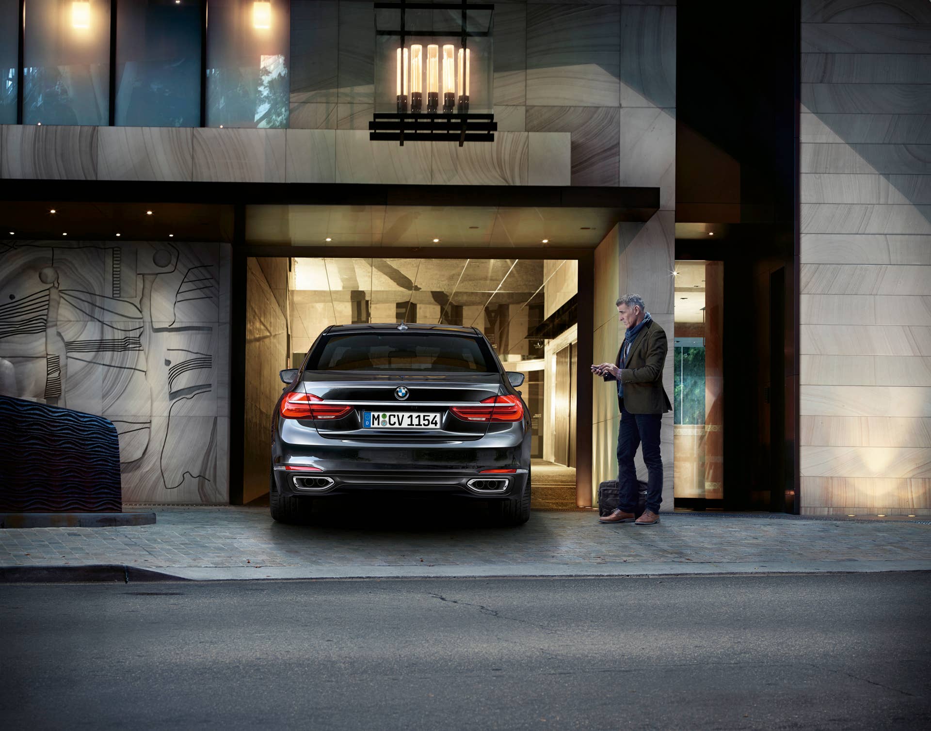 garage bmw 7 series man back 2016