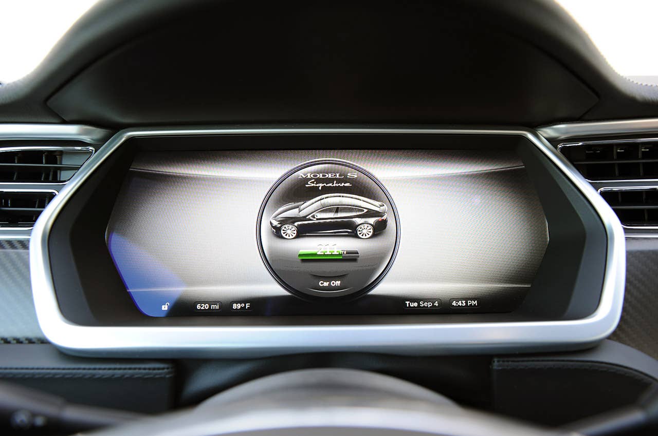 2012 Tesla Model S digital display