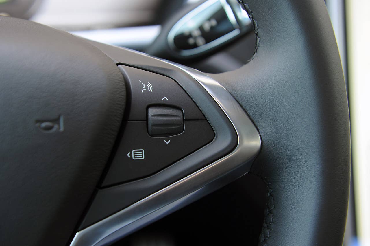 2012 Tesla Model S steering wheel controls