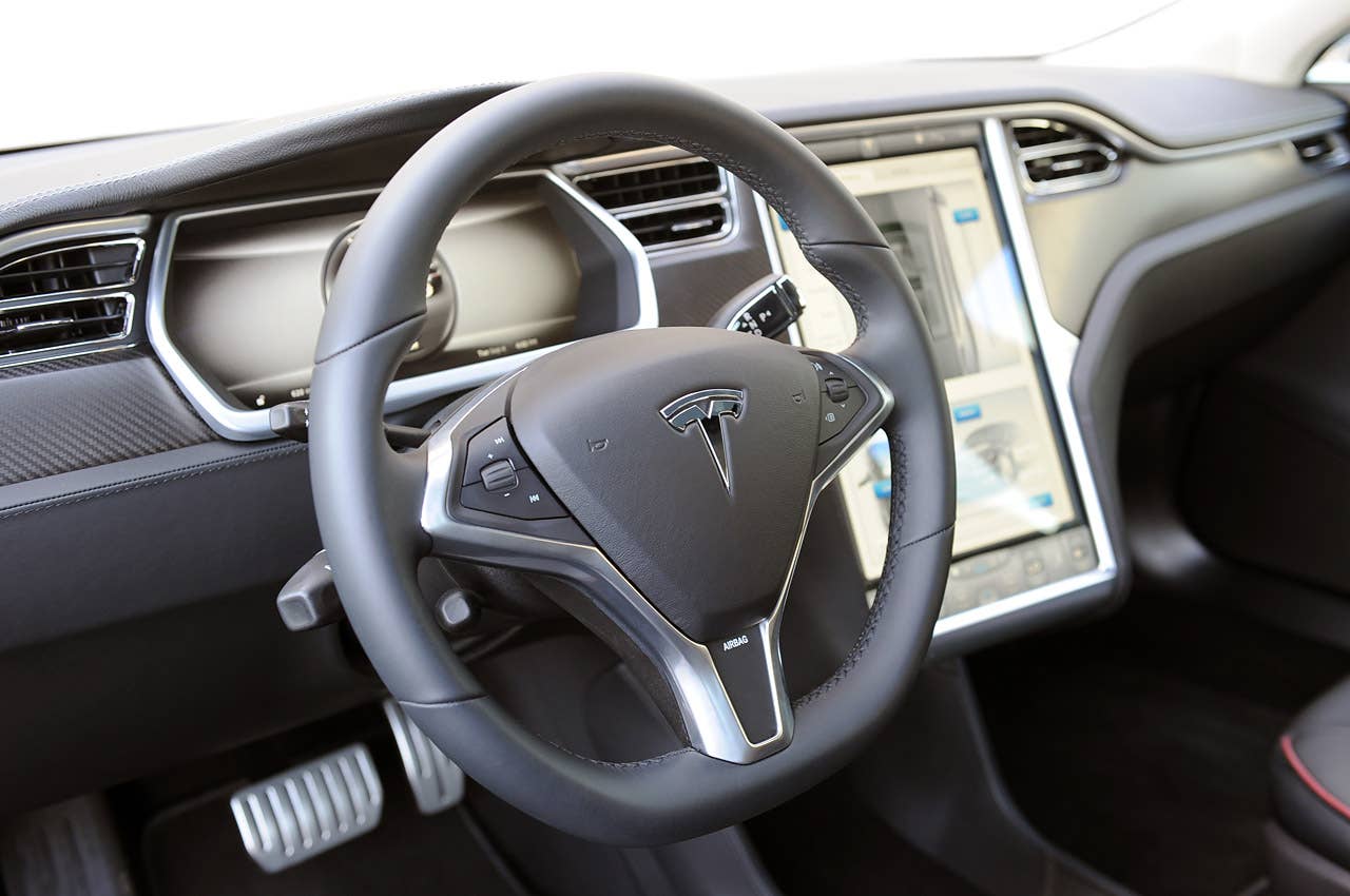 2012 Tesla Model S steering wheel