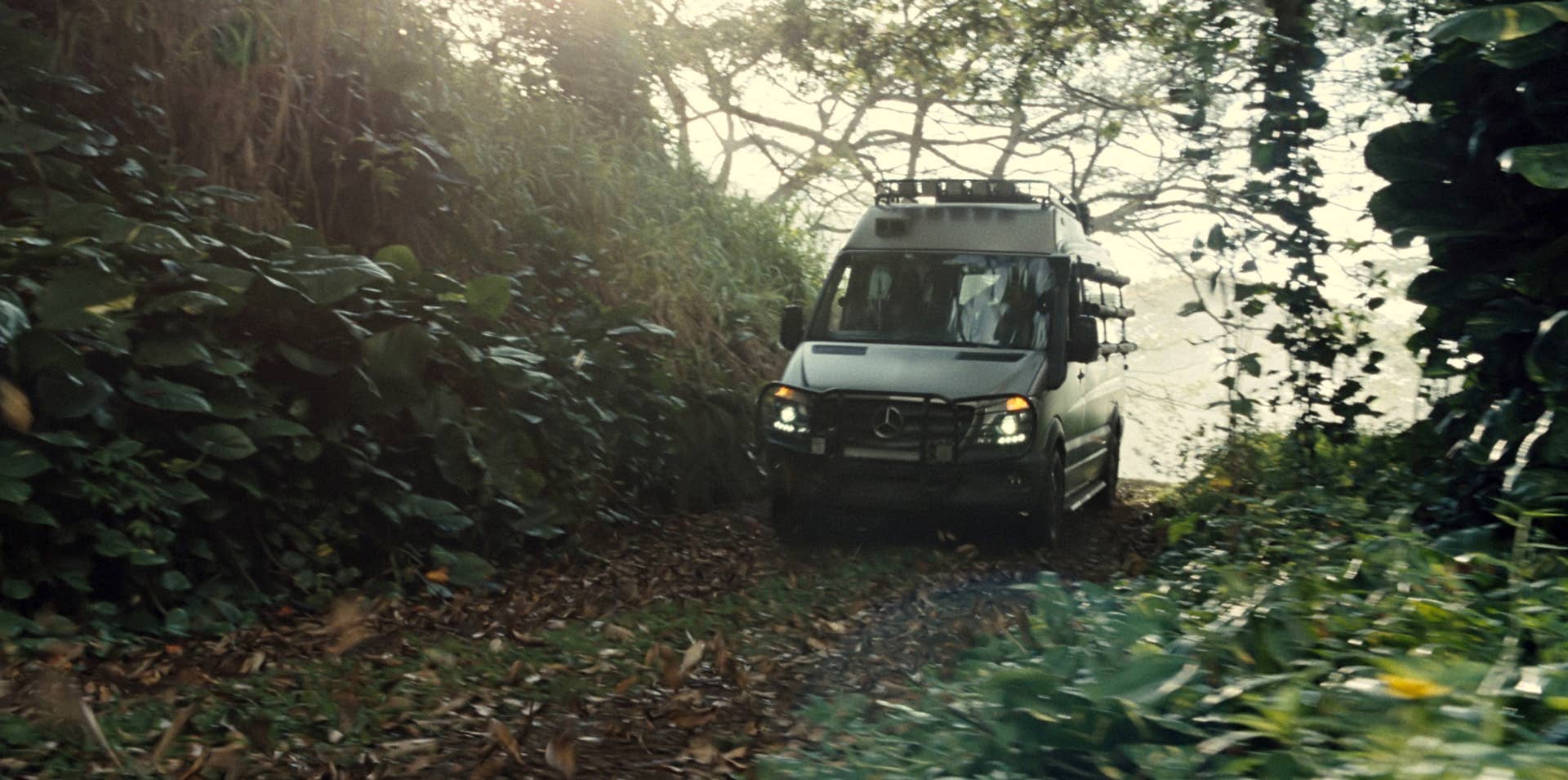 mercedes sprinter in jurassic world