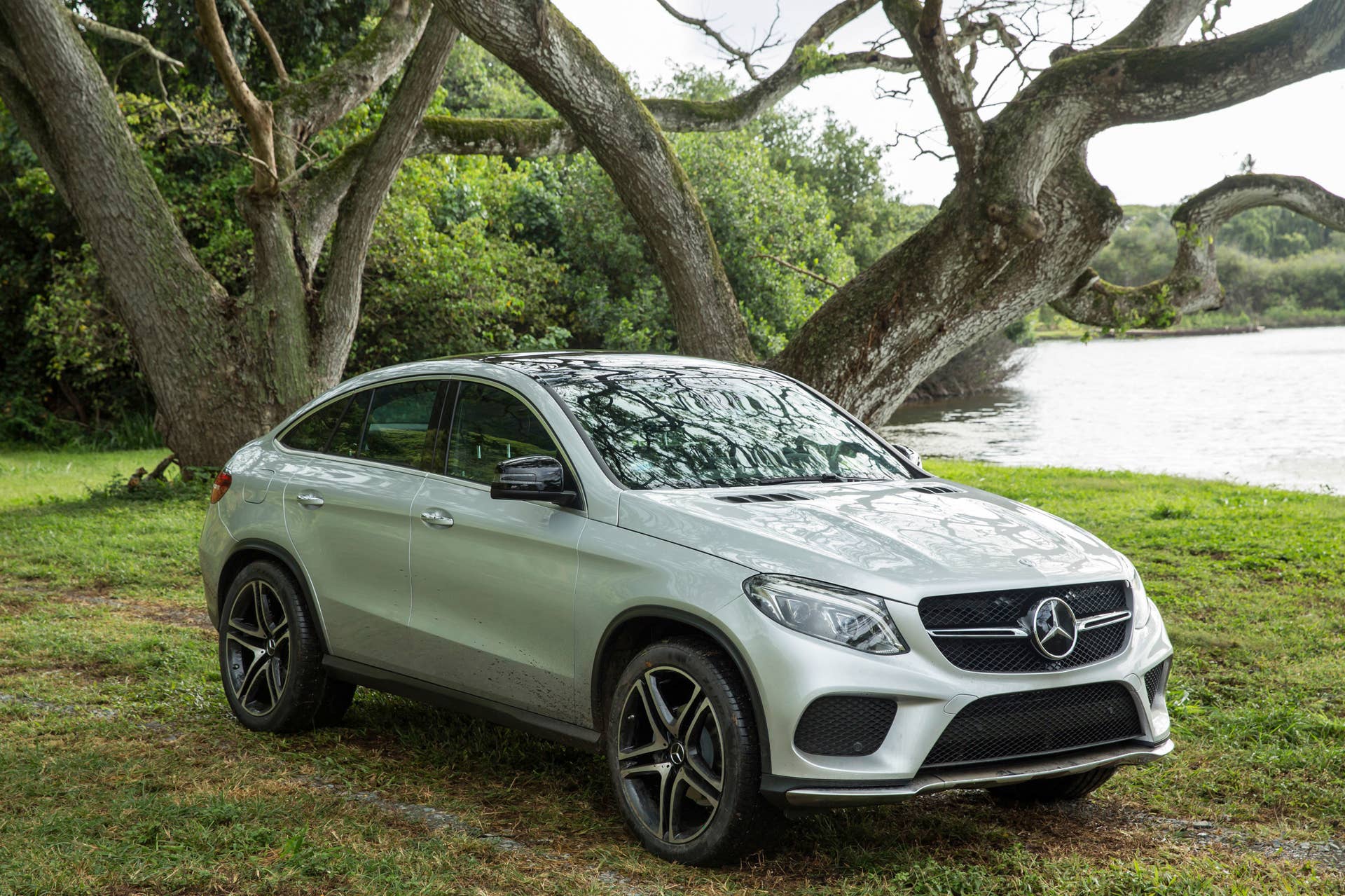 mercedes gle-class coupe in jurassic world