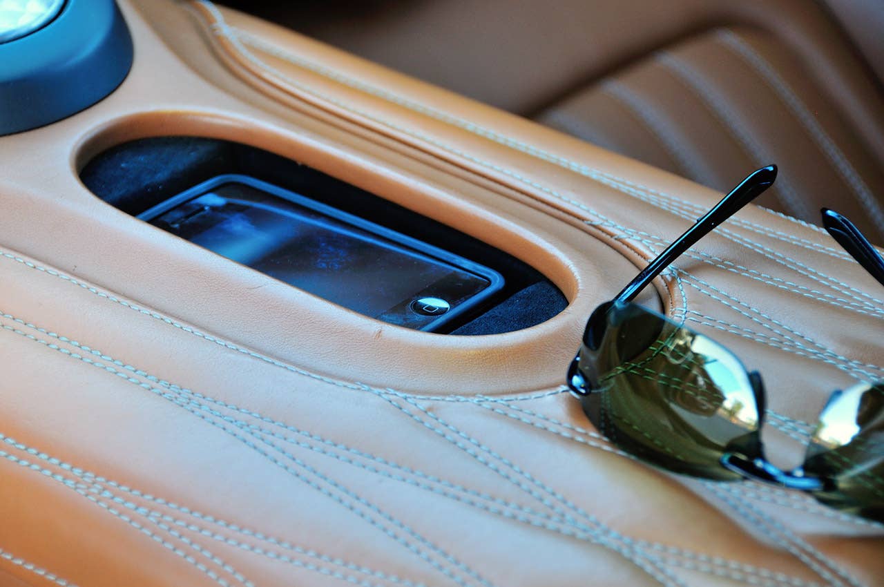 Bugatti Veyron 16.4 Grand Sport center console