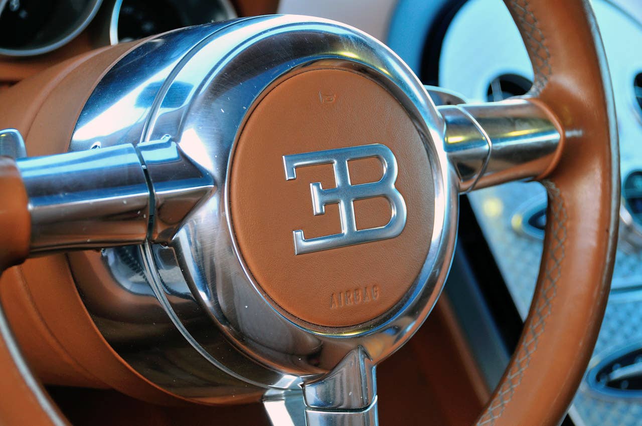 Bugatti Veyron 16.4 Grand Sport steering wheel