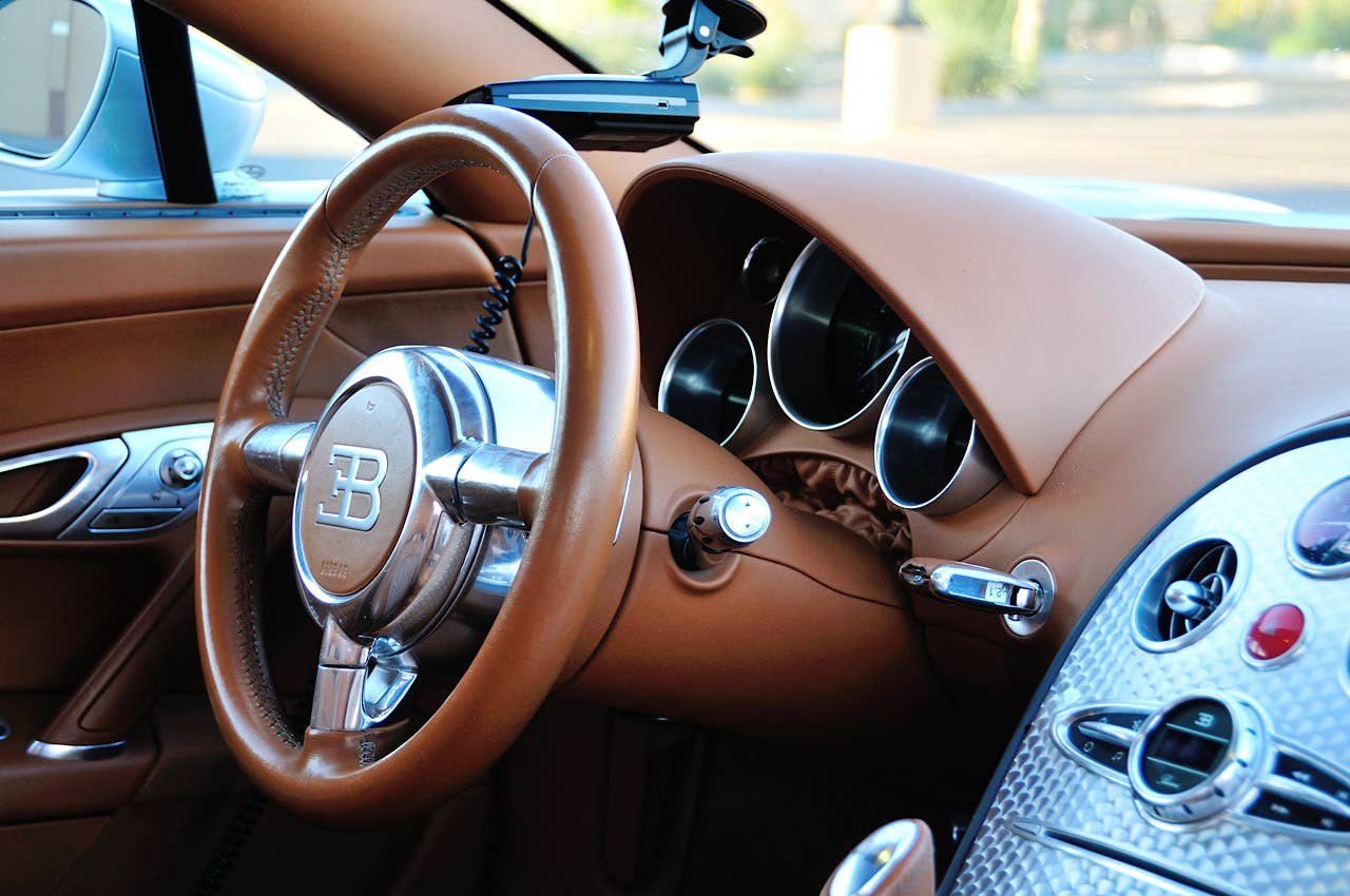 Bugatti Veyron 16.4 Grand Sport steering wheel