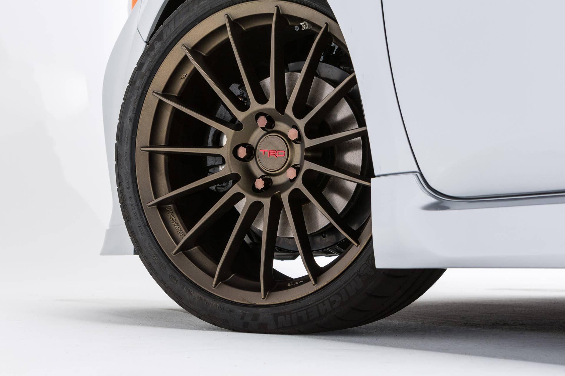 Toyota Avalon TRD wheel