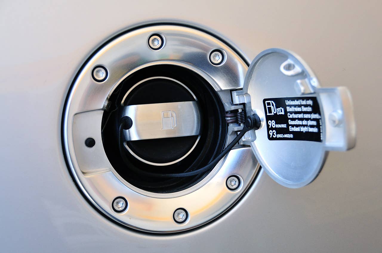 Bugatti Veyron 16.4 Grand Sport fuel door