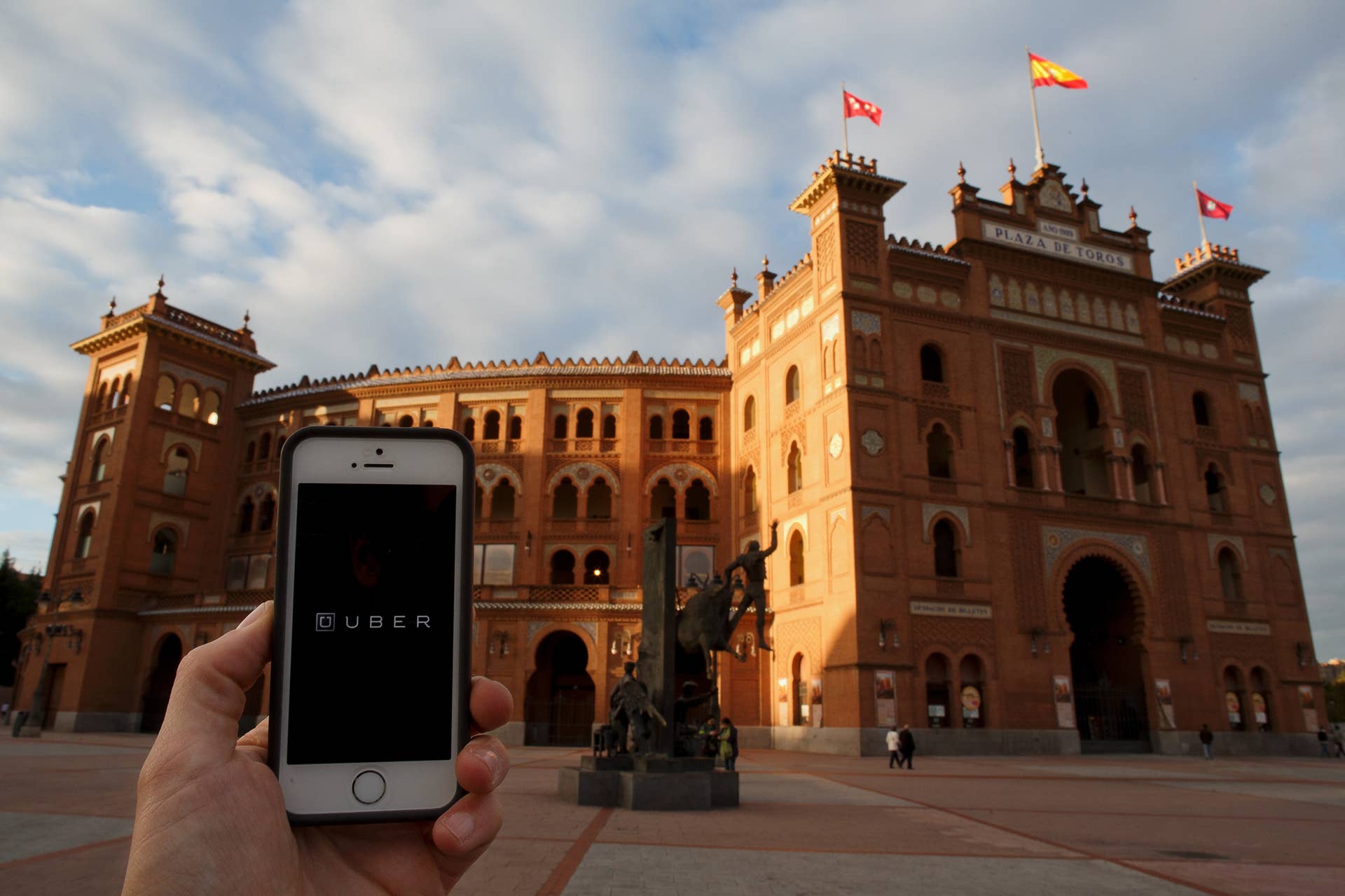 MADRID, SPAIN - OCTOBER 14:  In this Photo Illustration a smart phone displays a picture with the logo of the news taxi app 'Uber' outside Plaza de Toros Las Ventas on October 14, 2014 in Madrid, Spain. 'Uber' application started to operate in Madrid last September despite Taxi drivers claim it is an illegal activity and its drivers currently operate without a license. 'Uber' is an American based company which is quickly expanding to some of the main cities from around the world.  (Photo Illustration by Pablo Blazquez Dominguez/Getty Images)