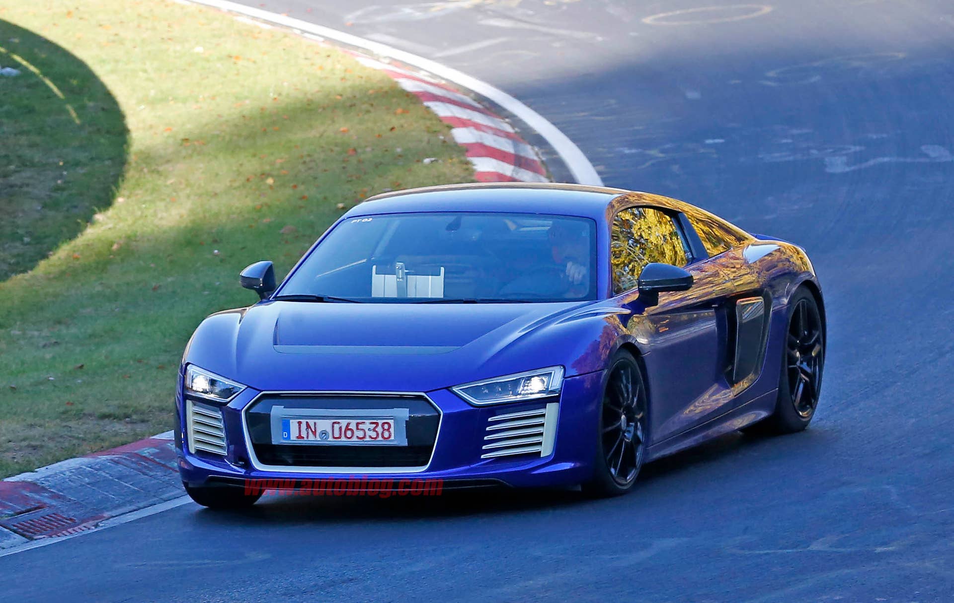Audi R8 E-Tron front 3/4