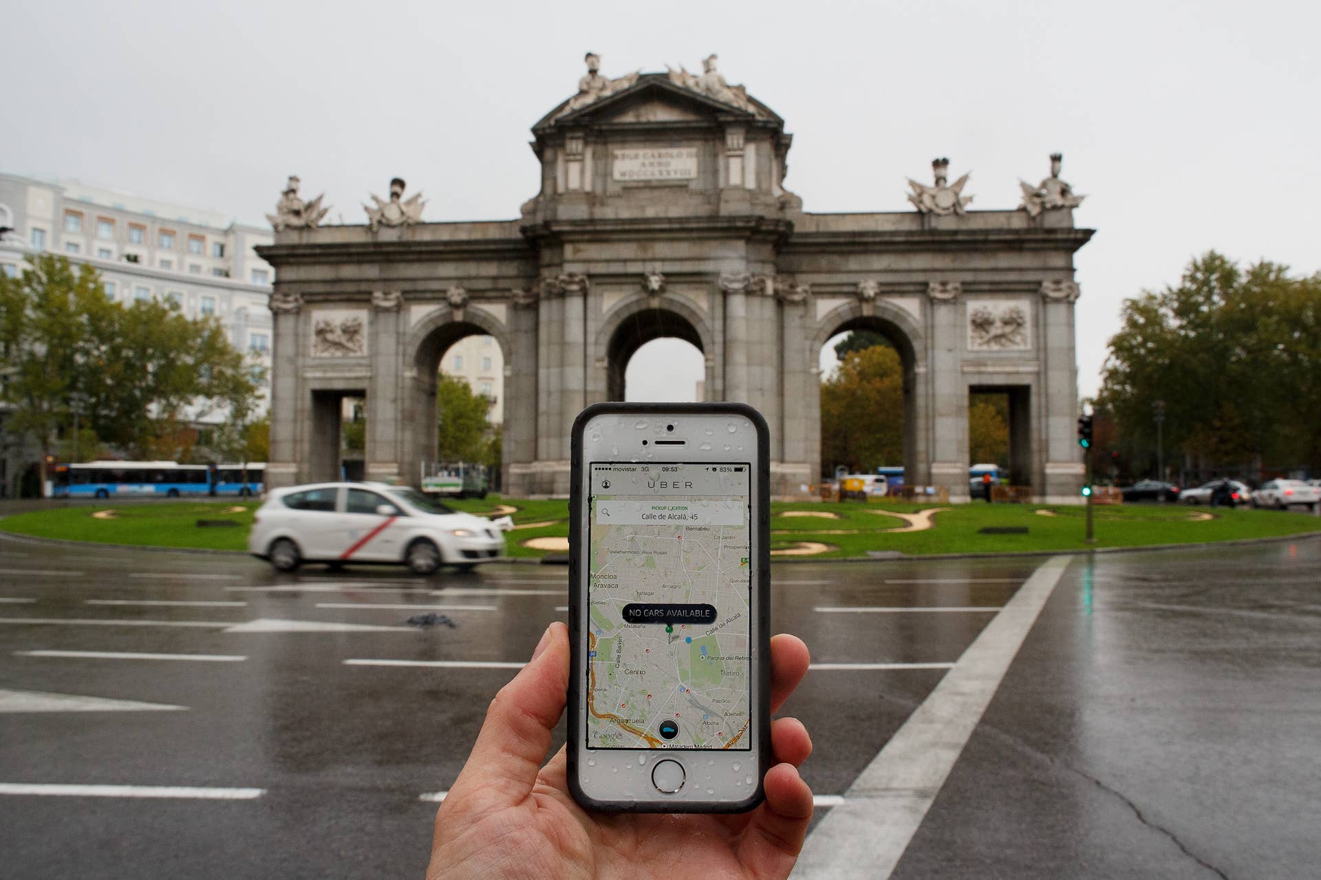 MADRID, SPAIN - OCTOBER 14:  In this photo illustration the new smart phone taxi app 'Uber' shows how to select a pick up location at Puerta de Alcala Square on October 14, 2014 in Madrid, Spain. 'Uber' application started to operate in Madrid last September despite Taxi drivers claim it is an illegal activity and its drivers currently operate without a license. 'Uber' is an American based company which is quickly expanding to some of the main cities from around the world.  (Photo by Pablo Blazquez Dominguez/Getty Images)