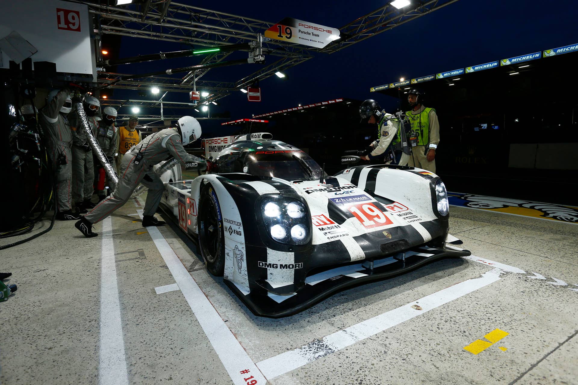 Porsche 919 Hybrid pit stop