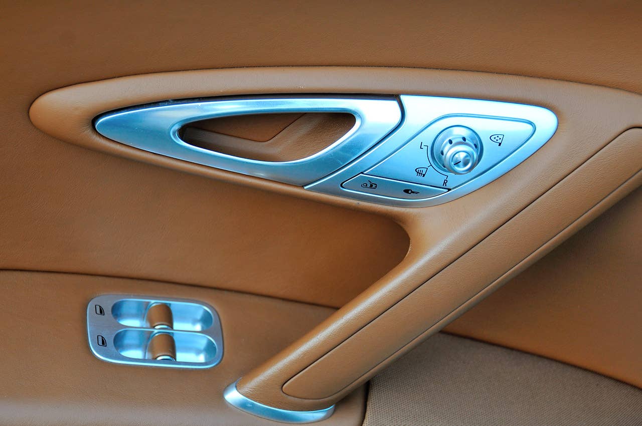 Bugatti Veyron 16.4 Grand Sport door handle