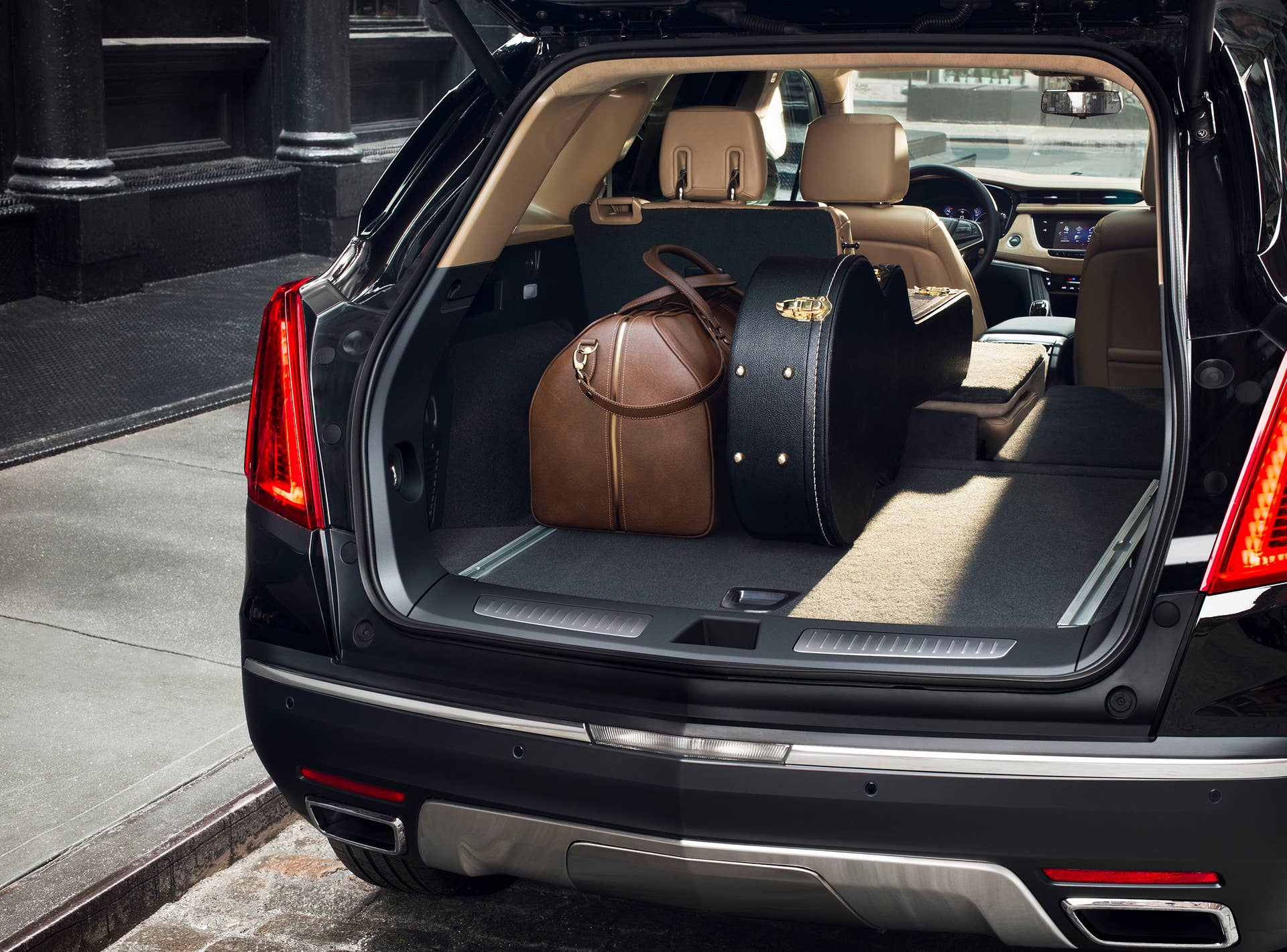 xt5 crossover cadillac trunk luggage