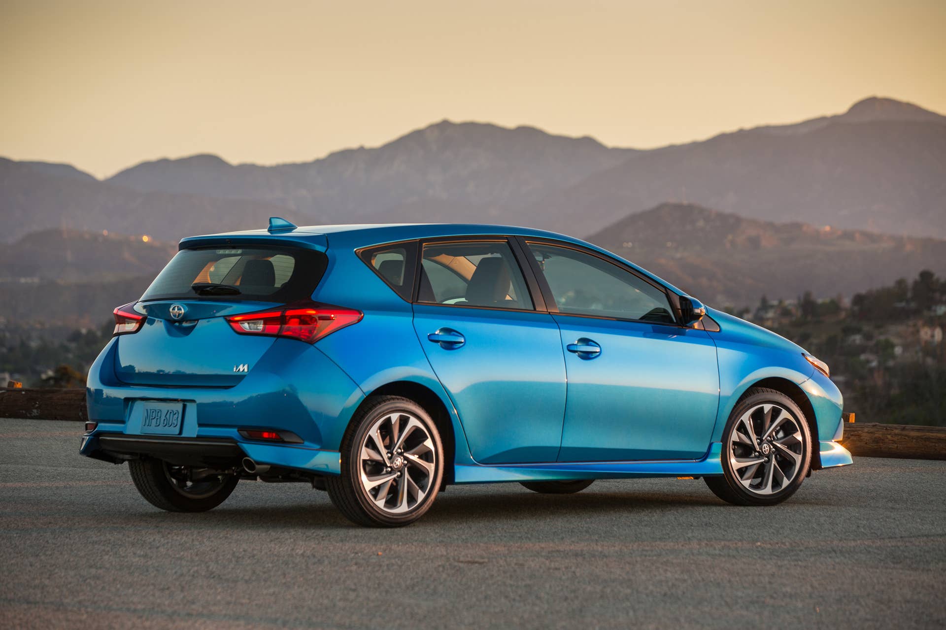 2016 scion im hatchback tailgate hatch