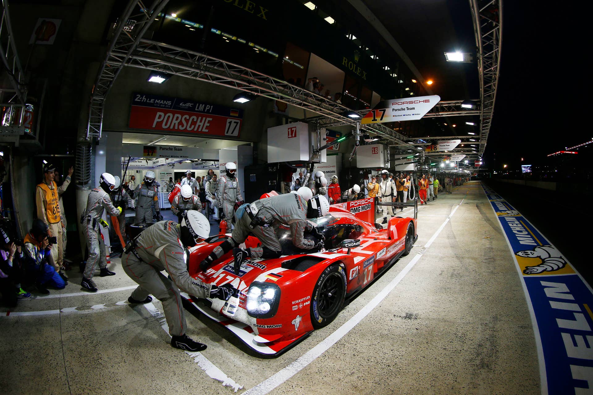 Porsche 919 Hybrid pit lane Le Mans