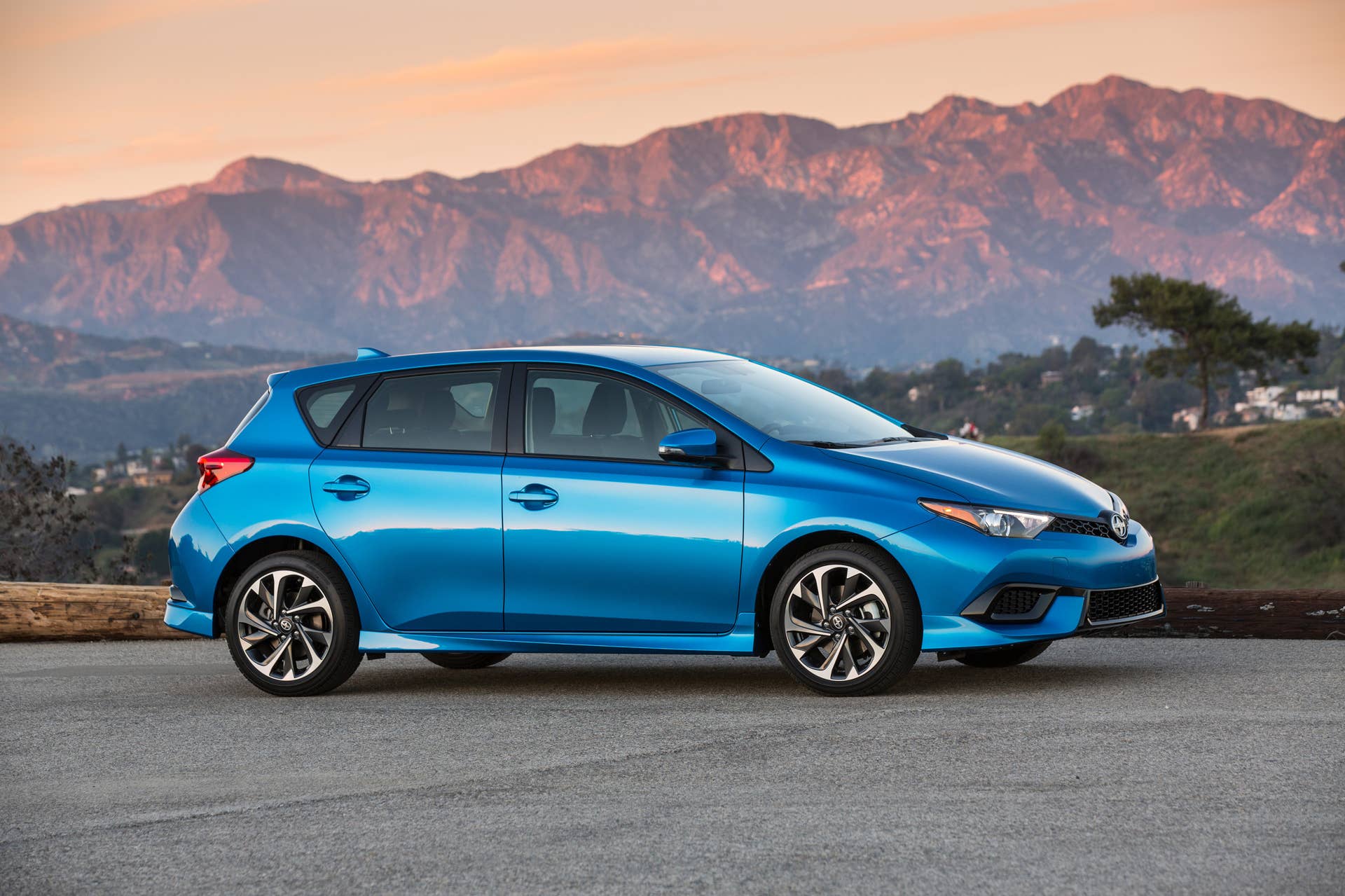 toyota scion im auris hatchback mountains