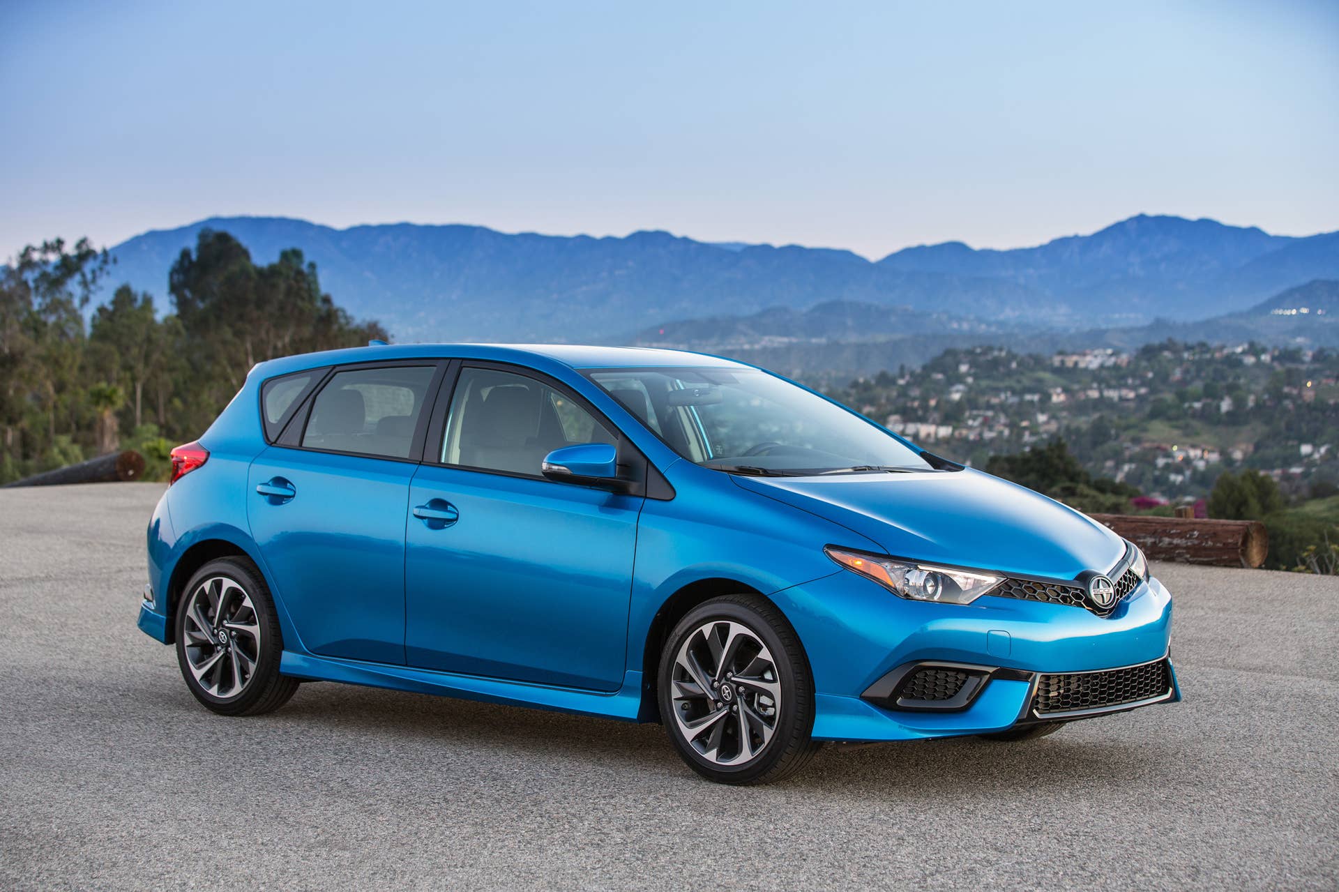 2016 scion im hatchback side wheel