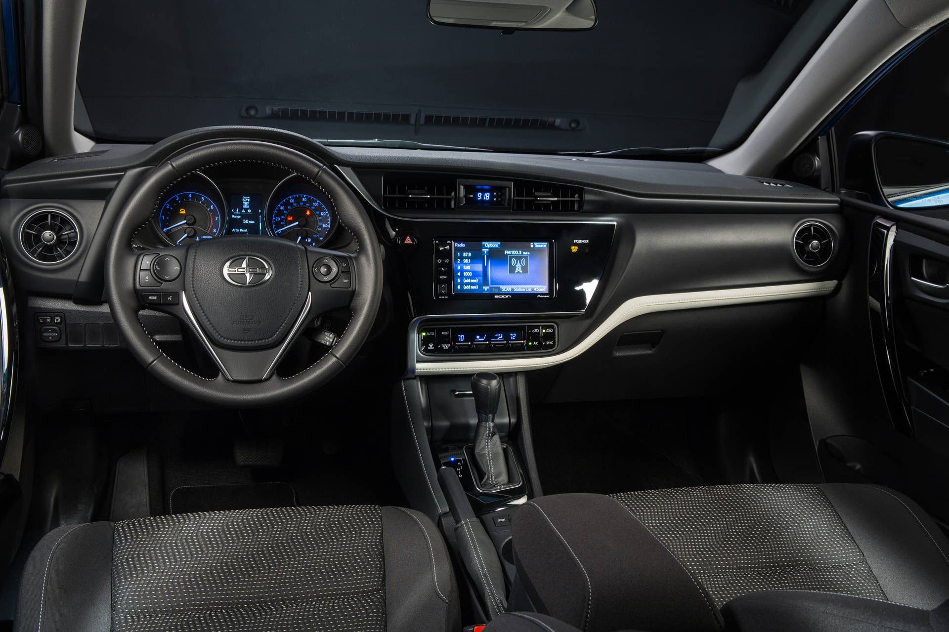 2016 scion im cabin dash display
