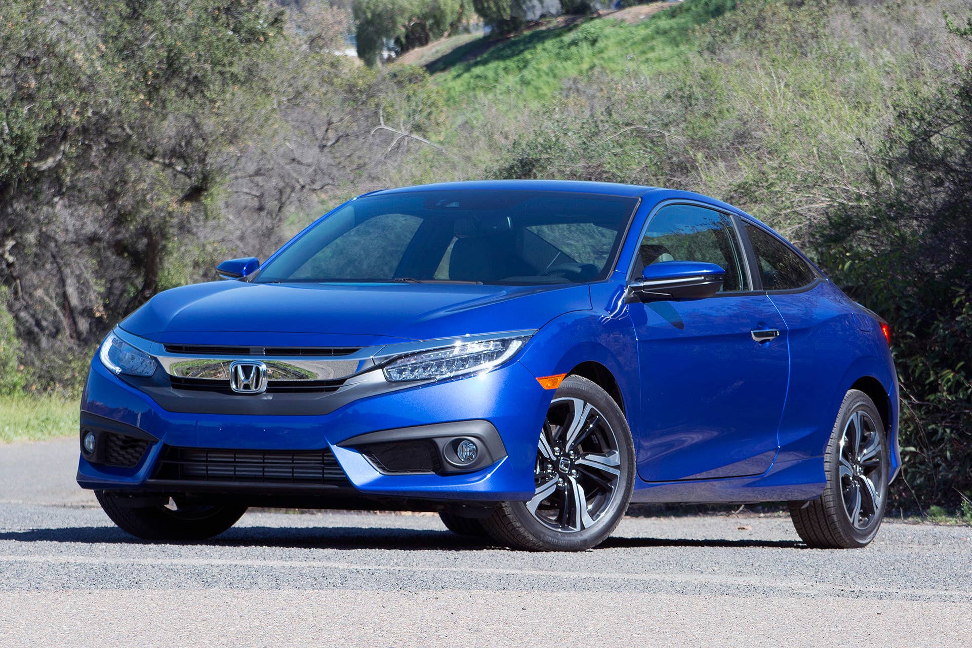 2016 Honda Civic Coupe front 3/4 view