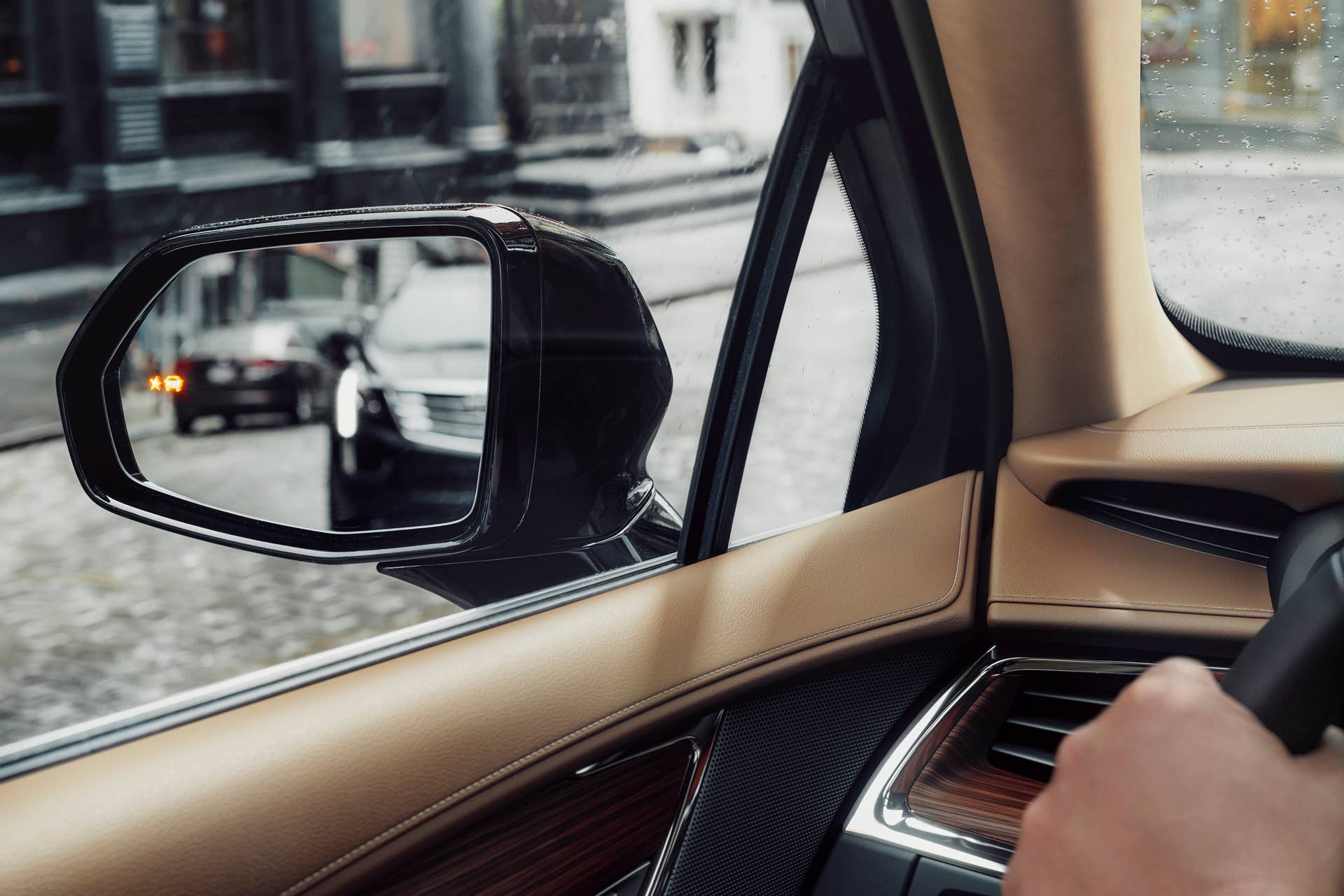 cadillac mirror xt5 blind-spot monitor
