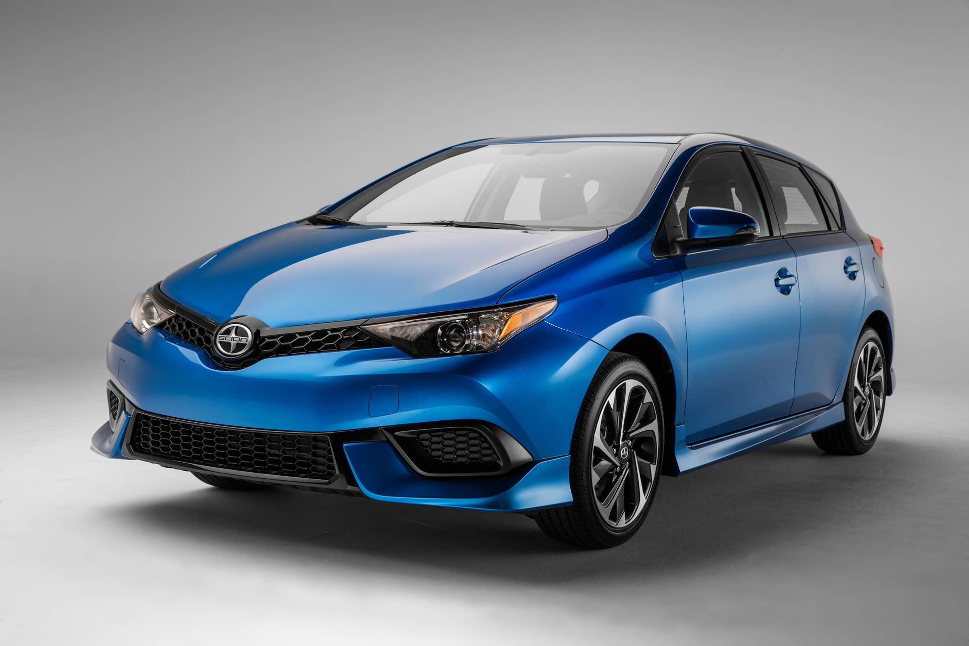 2016 scion im studio front angle