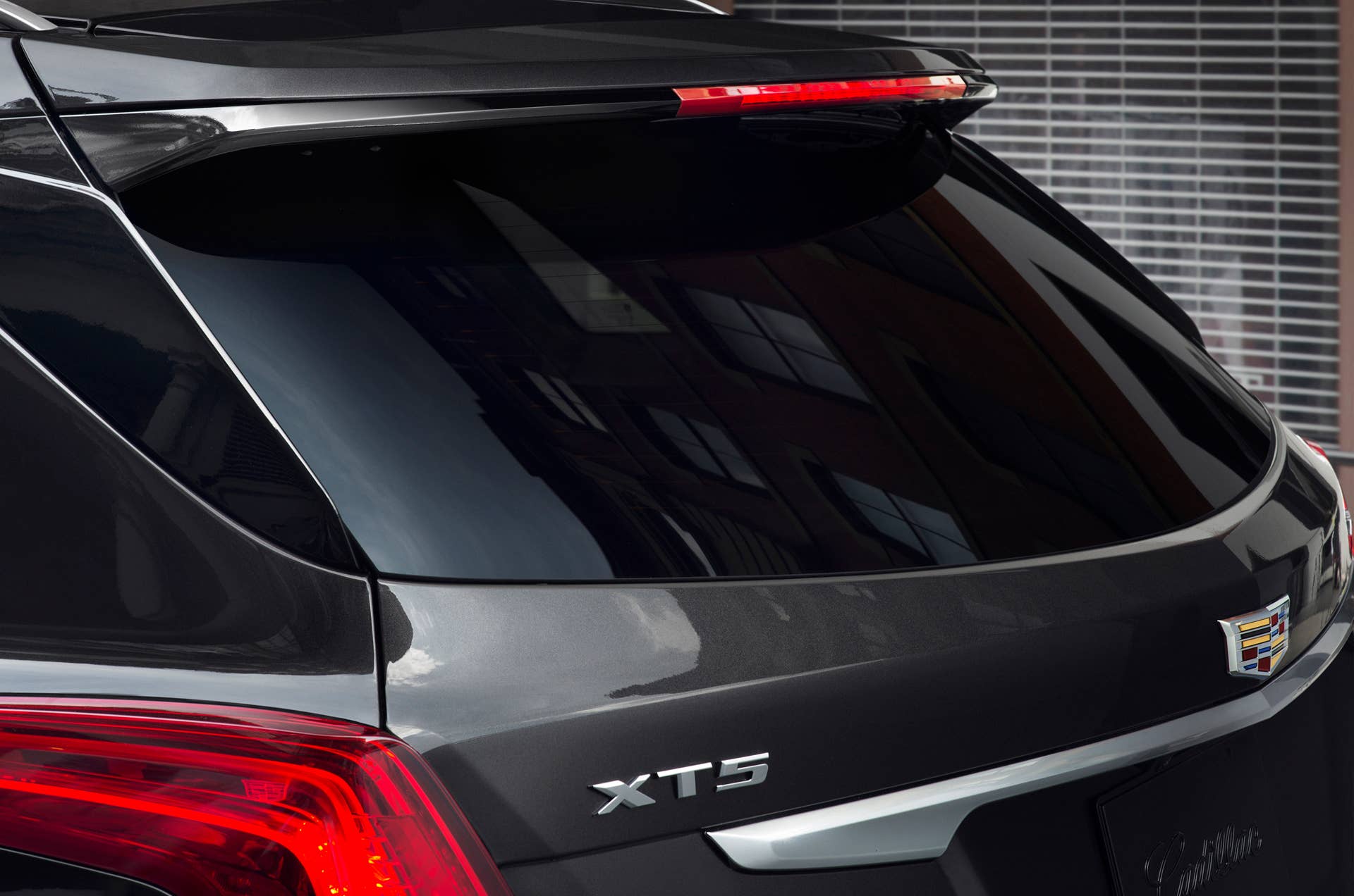 xt5 cadillac 2017 badge rear window new york