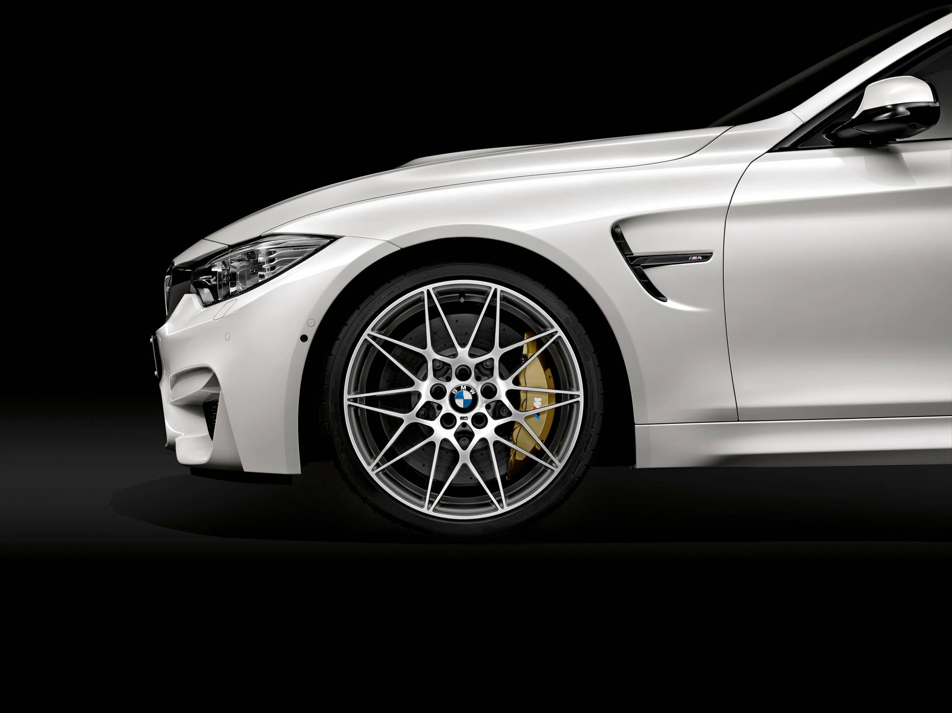 2016 BMW M4 Competition Package front detail wheel fender