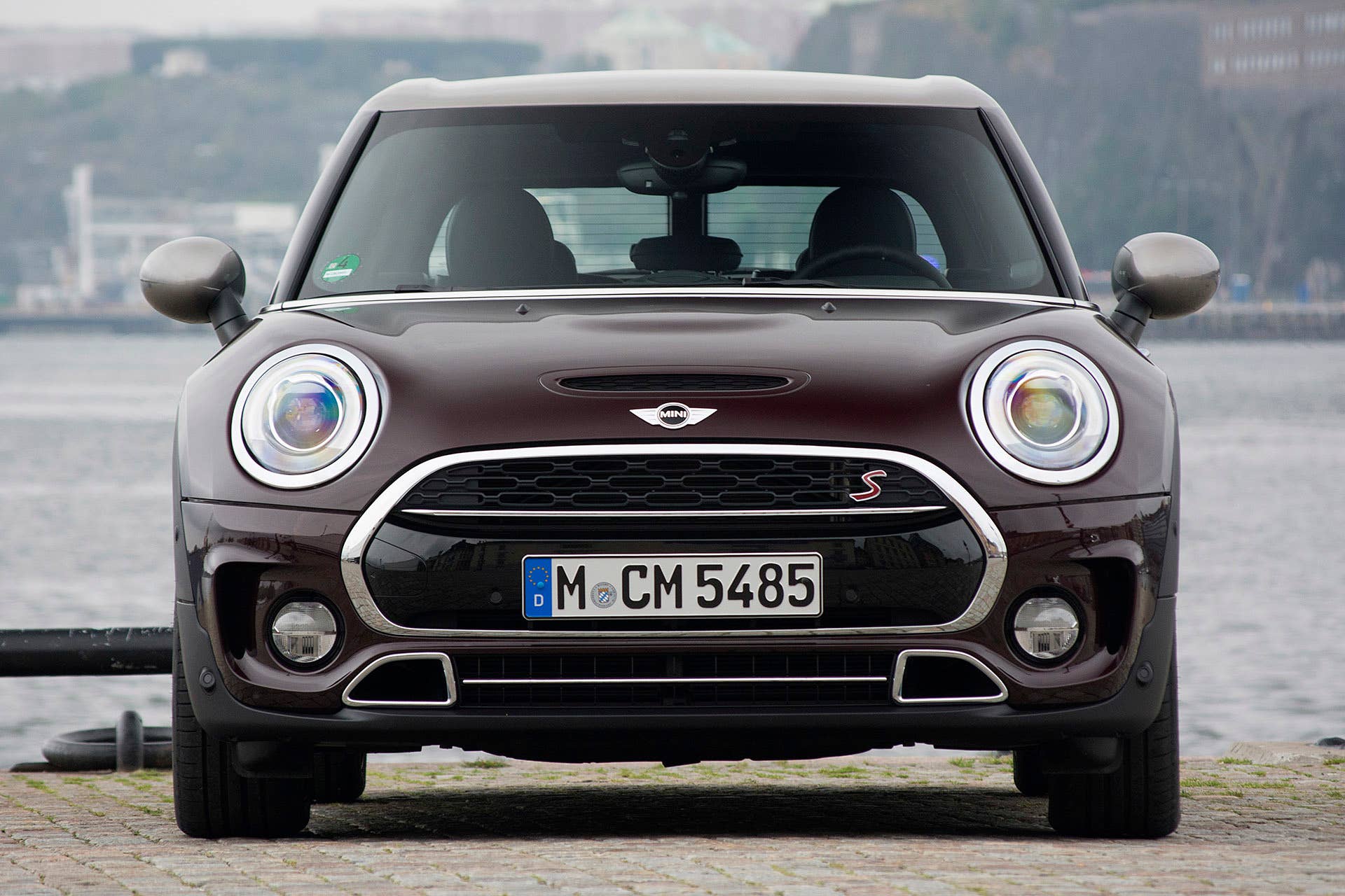2016 Mini Cooper S Clubman front view