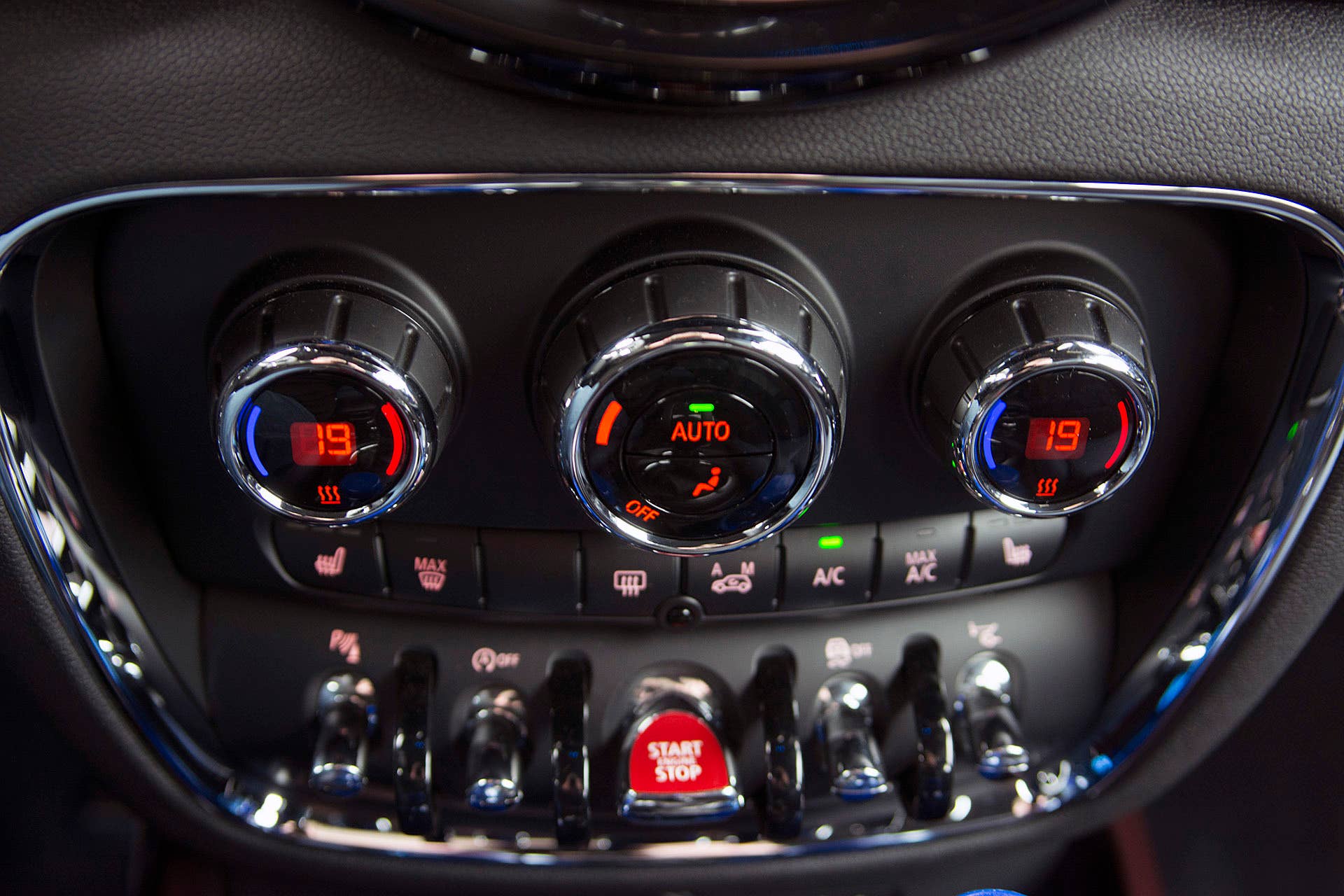 2016 Mini Cooper S Clubman climate controls
