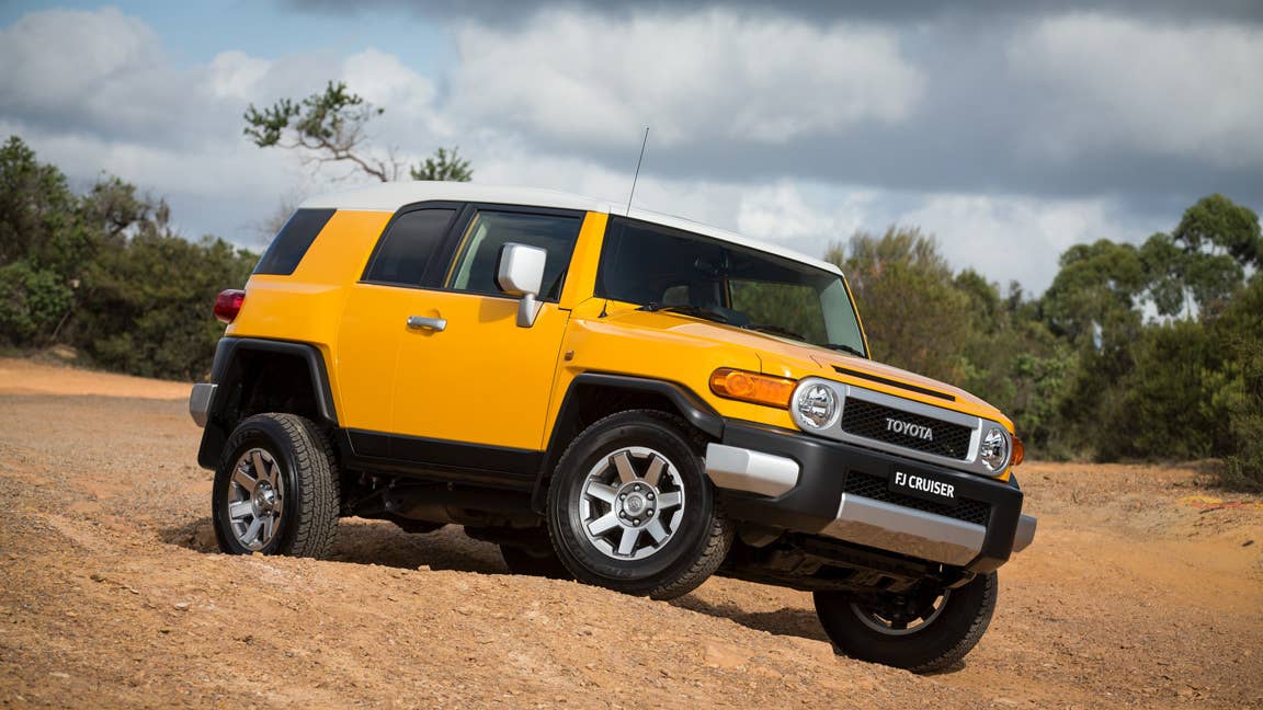 Toyota FJ Cruiser front 3/4