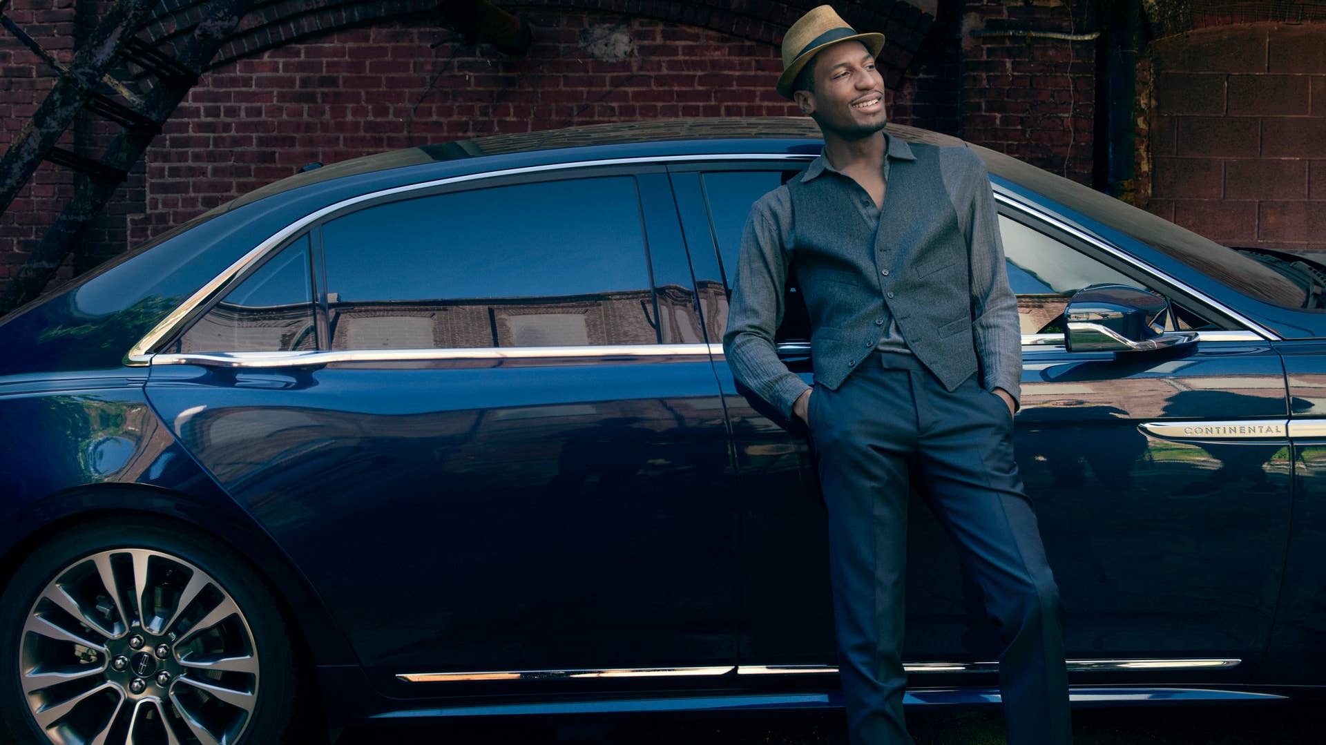 207 Lincoln Continental Side Exterior