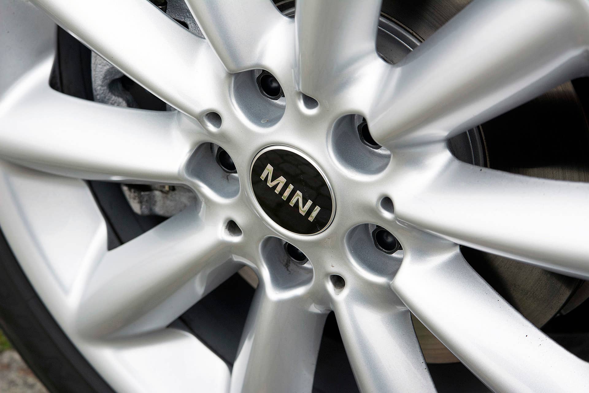 2016 Mini Cooper S Clubman wheel detail