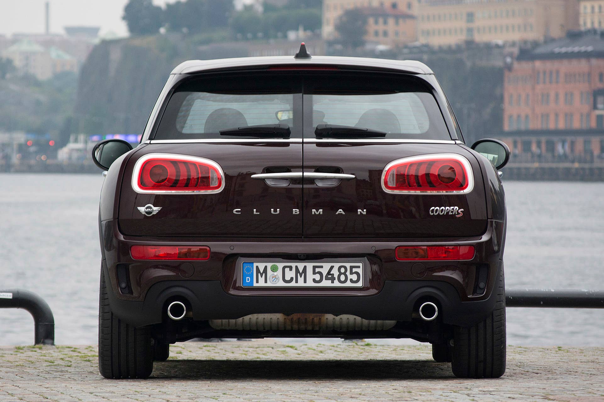 2016 Mini Cooper S Clubman rear view