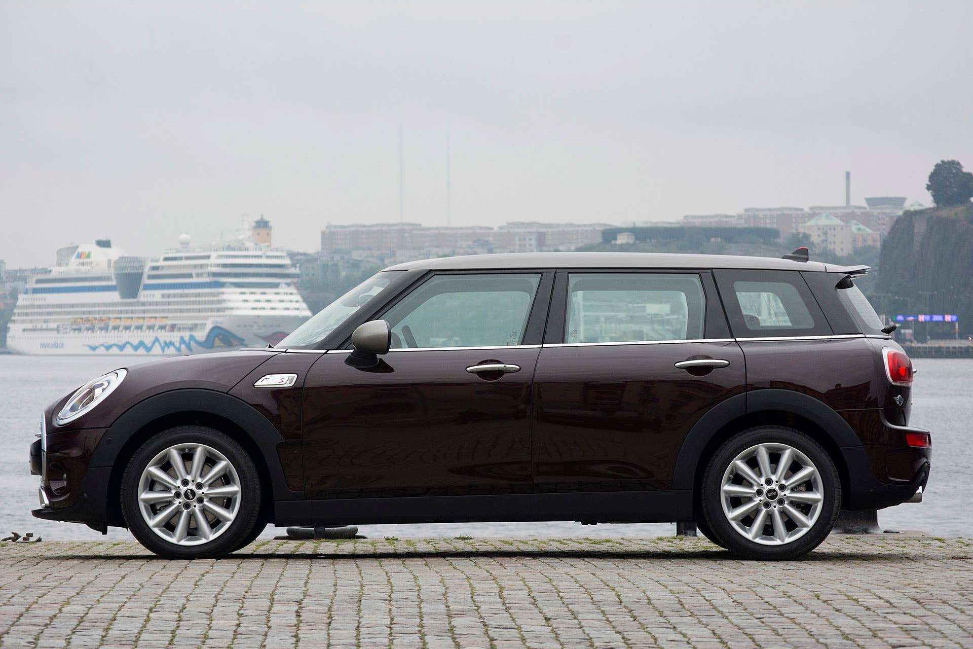 2016 Mini Cooper S Clubman side view