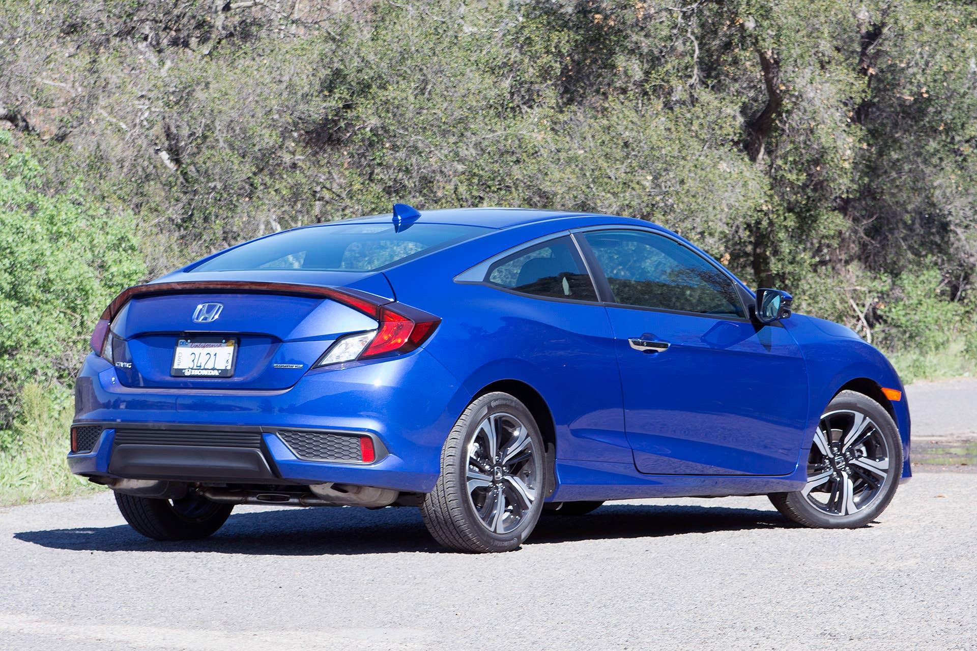 2016 Honda Civic Coupe rear 3/4 view